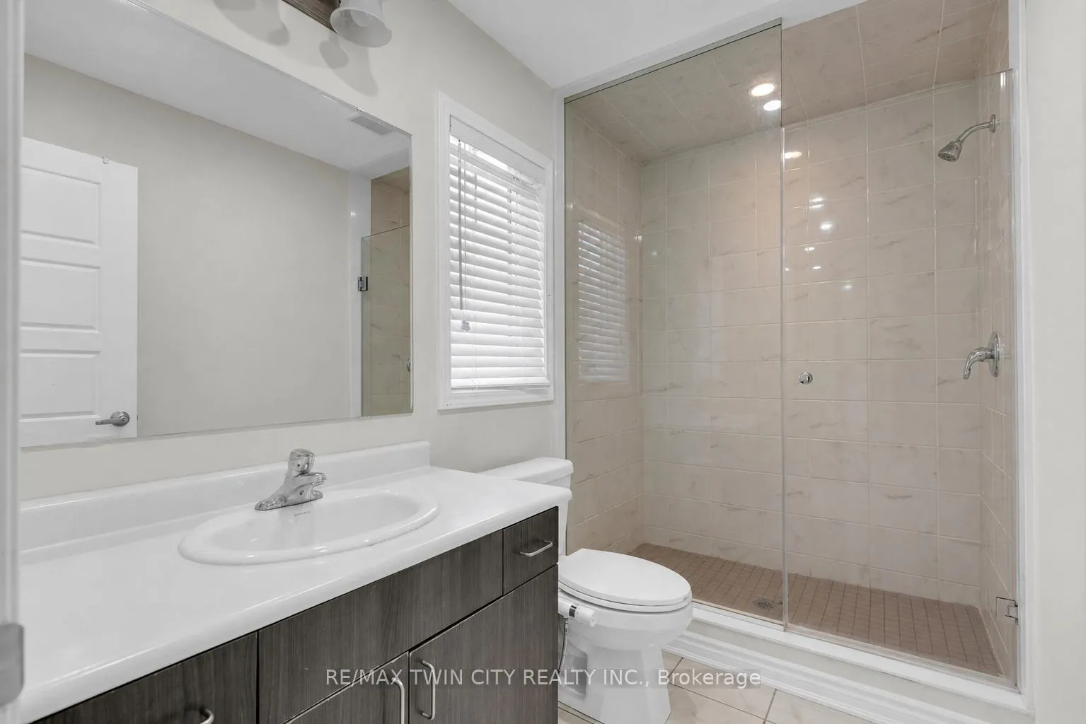 Photo 34 of 661 Doon South Drive, Kitchener — HOMEH