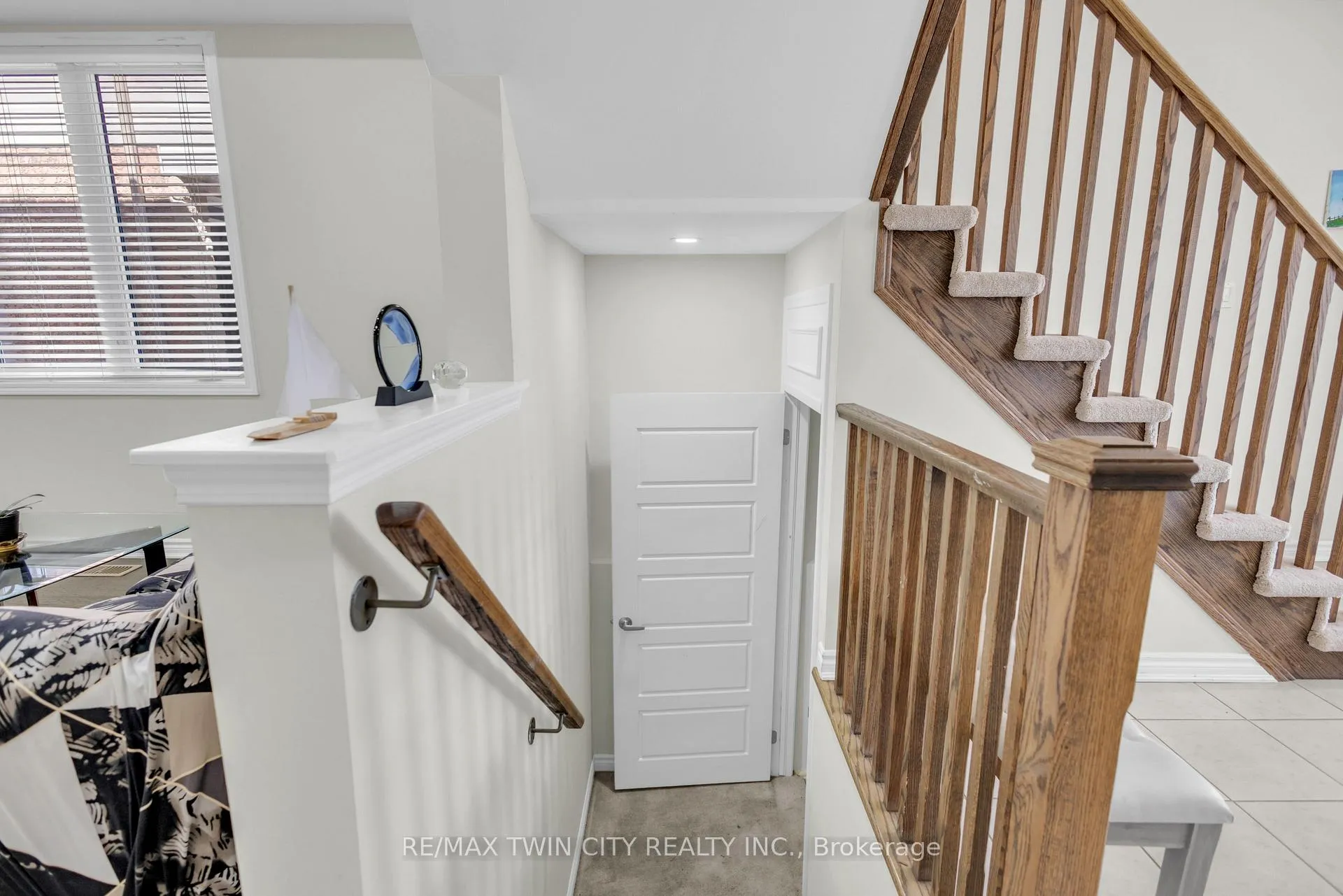 Photo 35 of 661 Doon South Drive, Kitchener — HOMEH