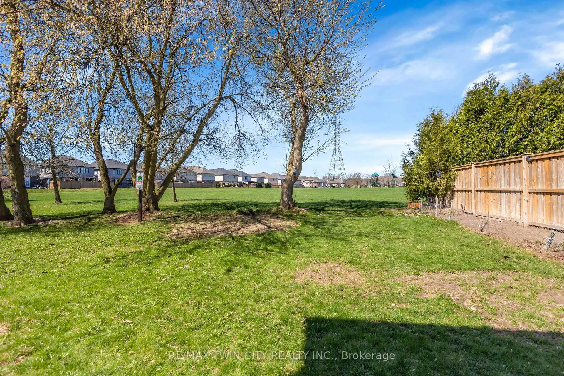 Photo 36 of 661 Doon South Drive, Kitchener — HOMEH
