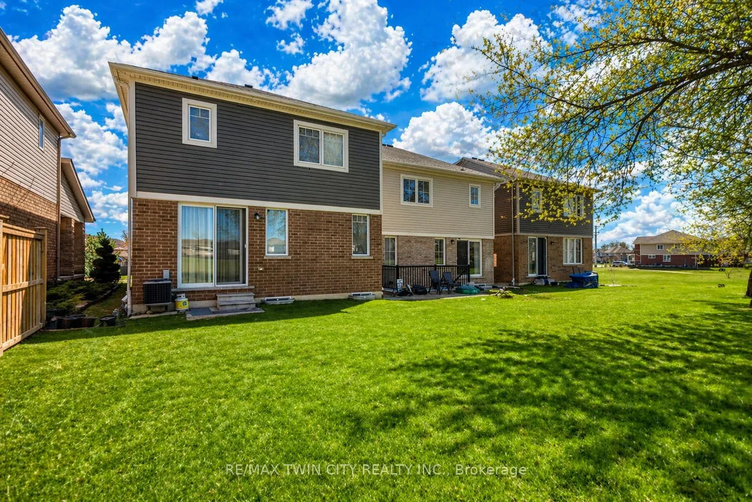 Photo 39 of 661 Doon South Drive, Kitchener — HOMEH