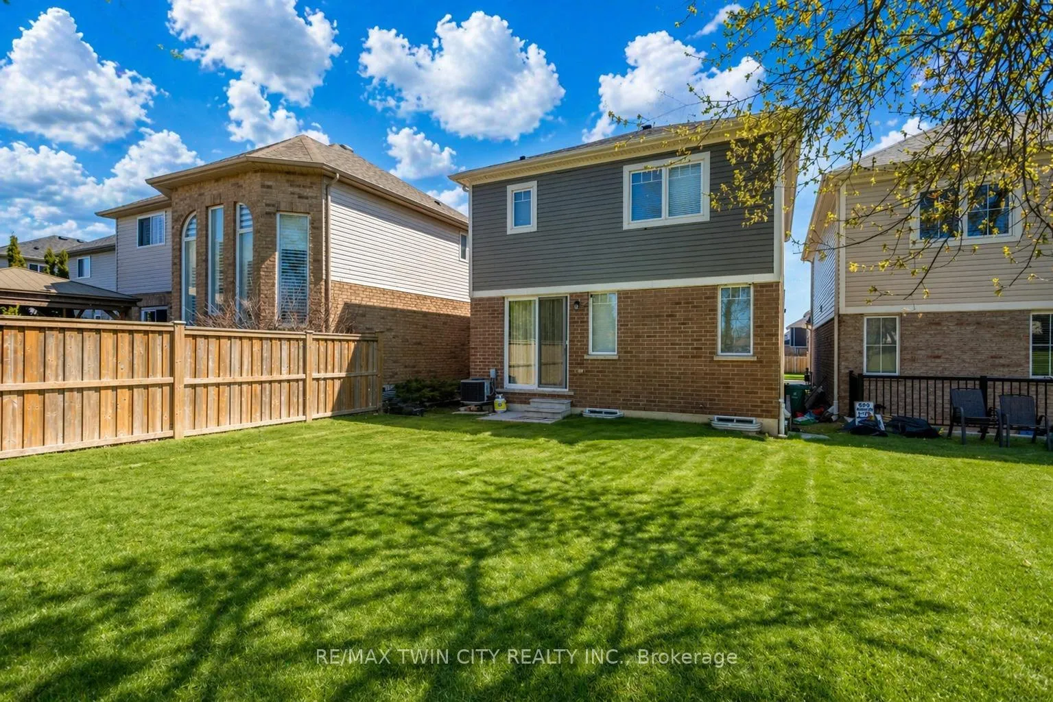 Photo 40 of 661 Doon South Drive, Kitchener — HOMEH