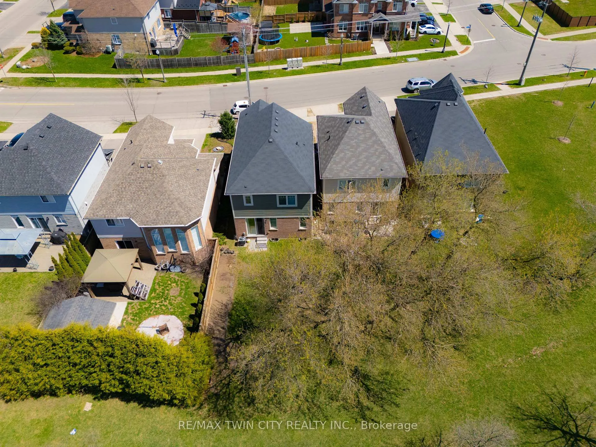 Photo 43 of 661 Doon South Drive, Kitchener — HOMEH