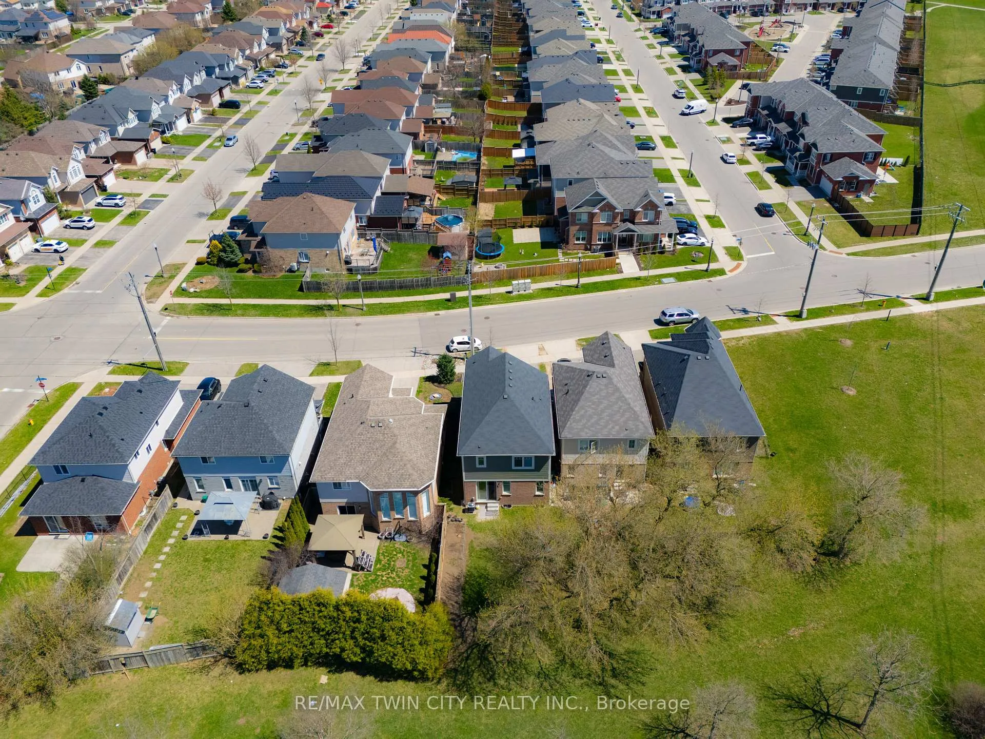 Photo 45 of 661 Doon South Drive, Kitchener — HOMEH