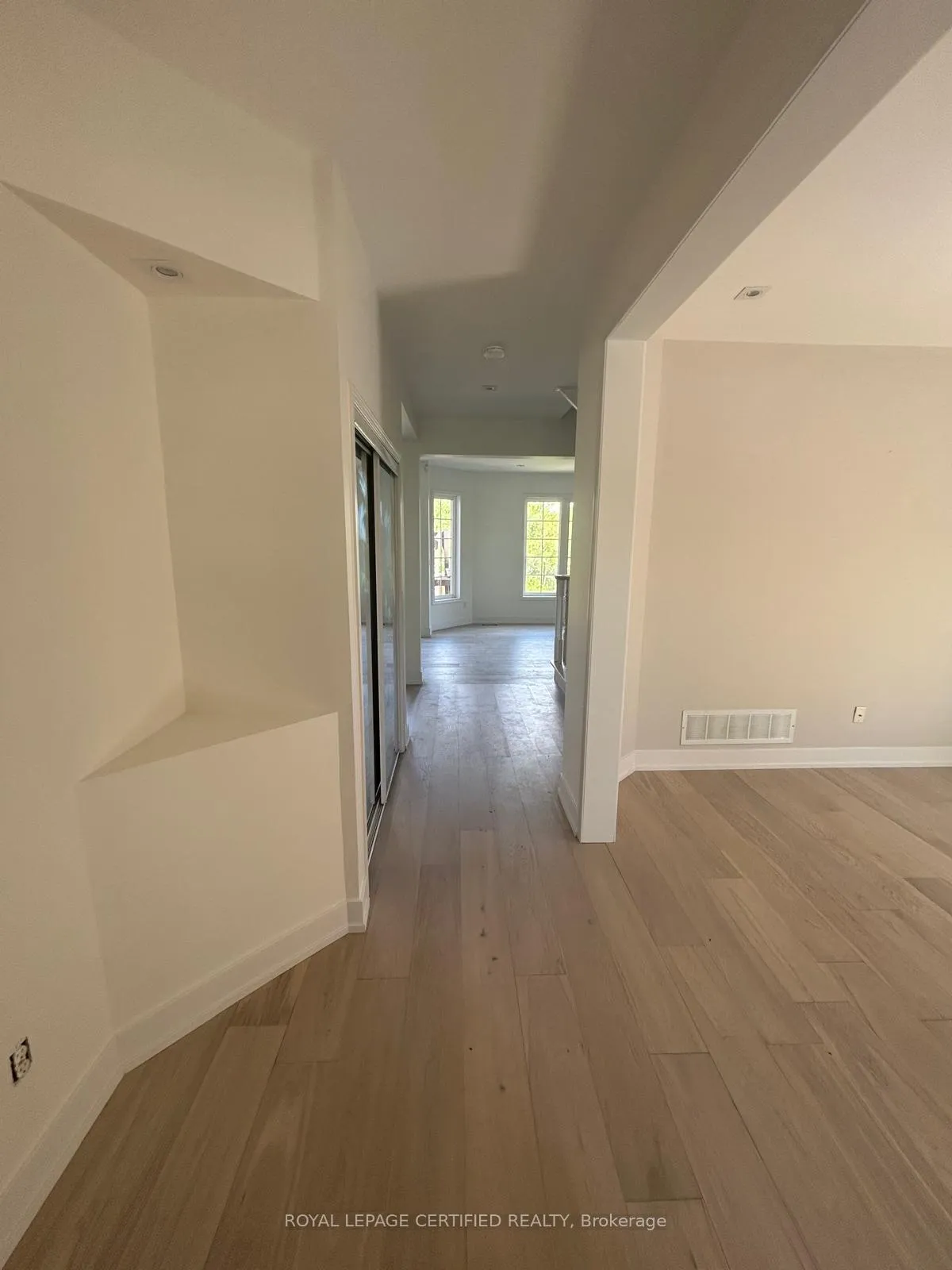 Photo 3 of 5612 Thorn Lane, Burlington, Orchard — HOMEH