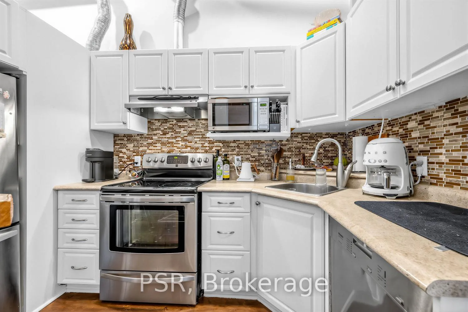 Photo 7 of Unit 4, 121 Prescott Avenue, Toronto, Weston-Pellam Park — HOMEH