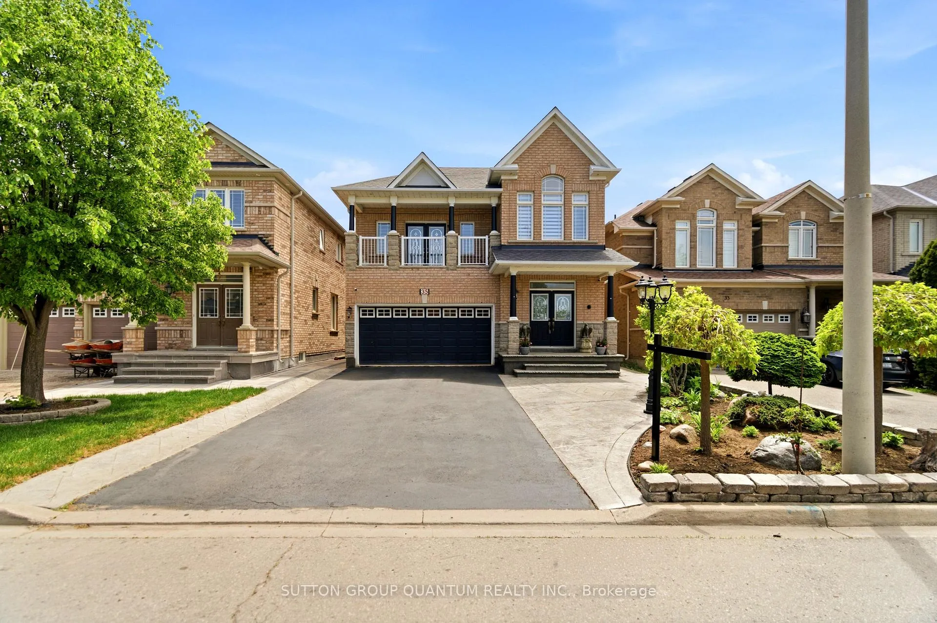 Photo 3 of 35 Devonsleigh Drive, Brampton, Fletcher's Meadow — HOMEH