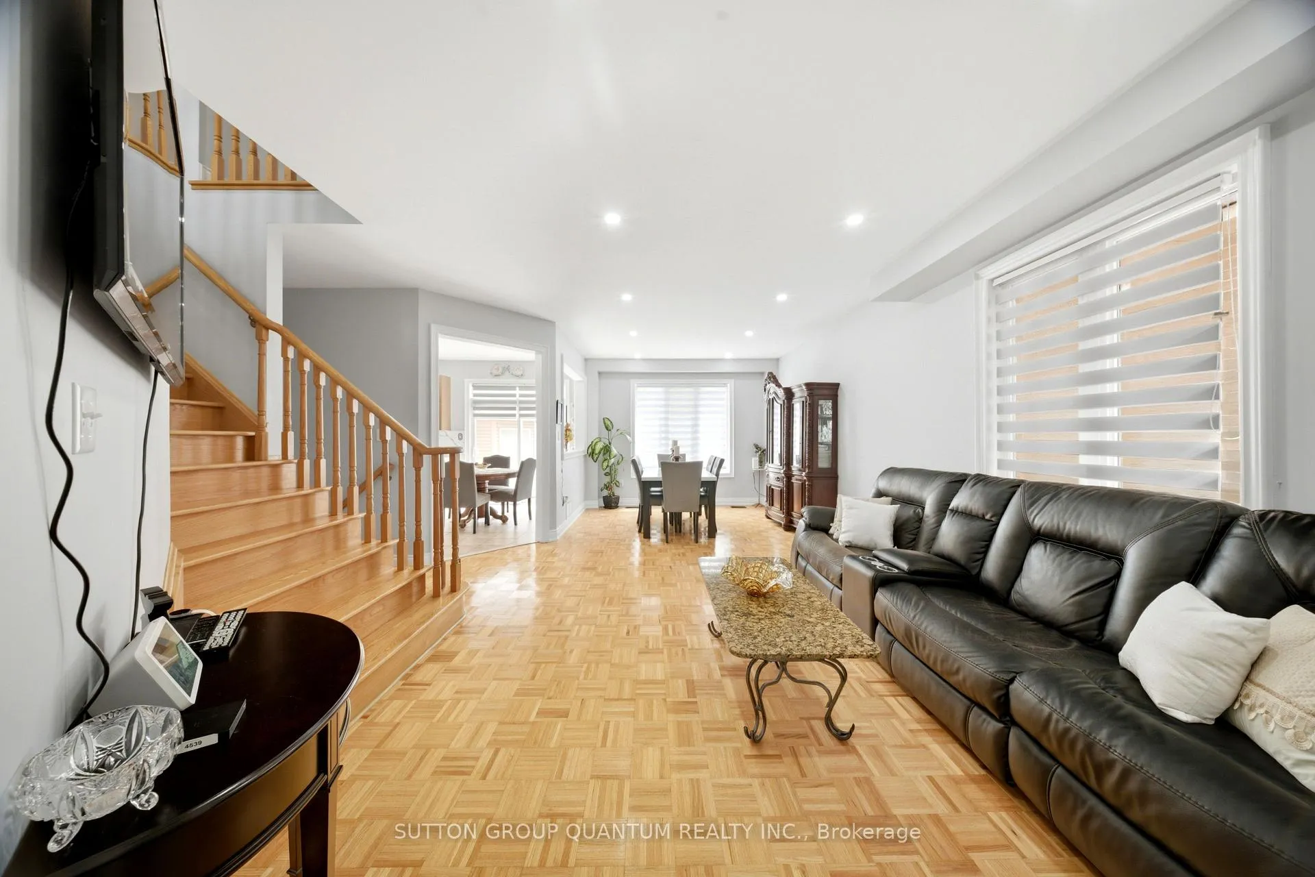 Photo 8 of 35 Devonsleigh Drive, Brampton, Fletcher's Meadow — HOMEH