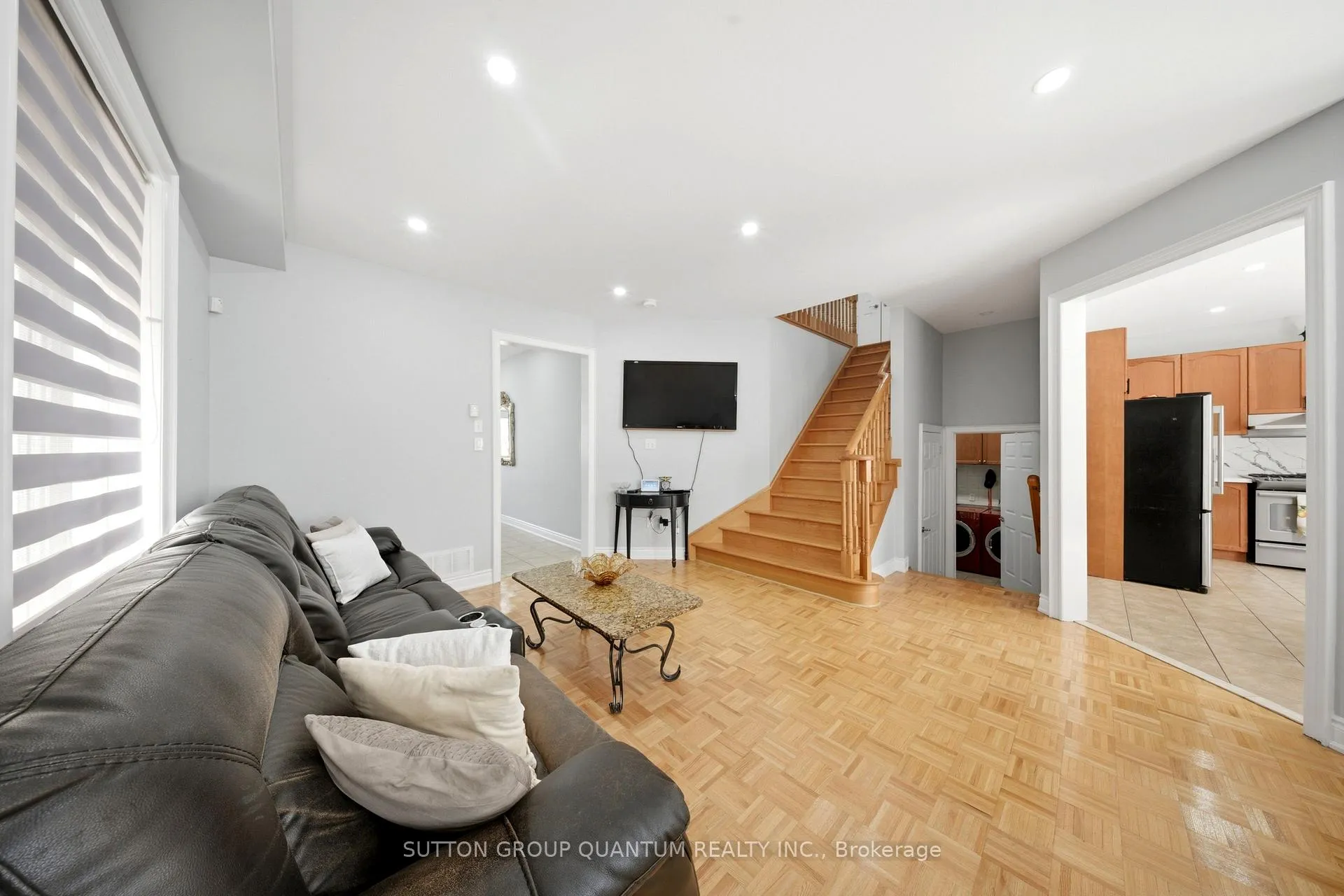 Photo 10 of 35 Devonsleigh Drive, Brampton, Fletcher's Meadow — HOMEH