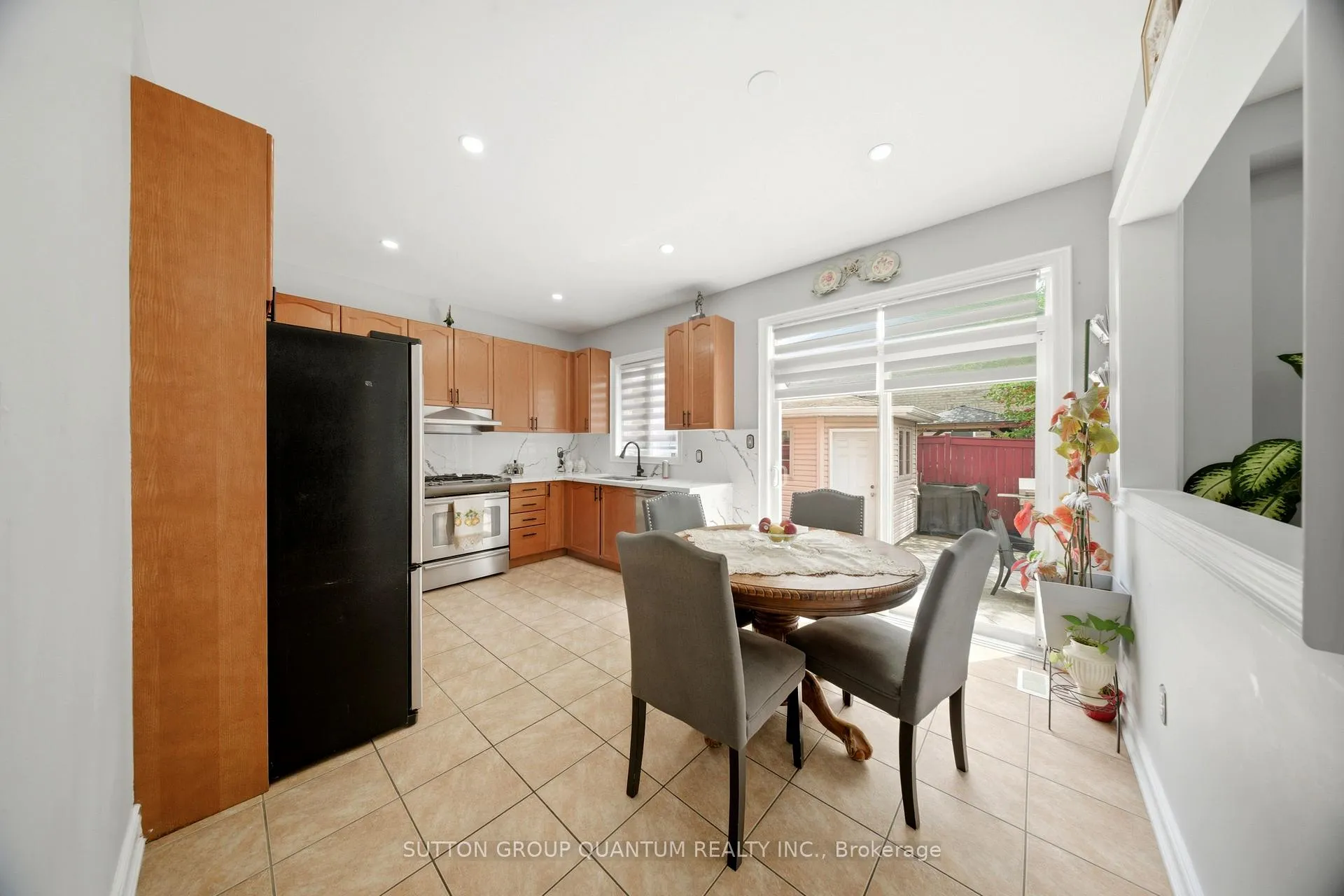 Photo 13 of 35 Devonsleigh Drive, Brampton, Fletcher's Meadow — HOMEH