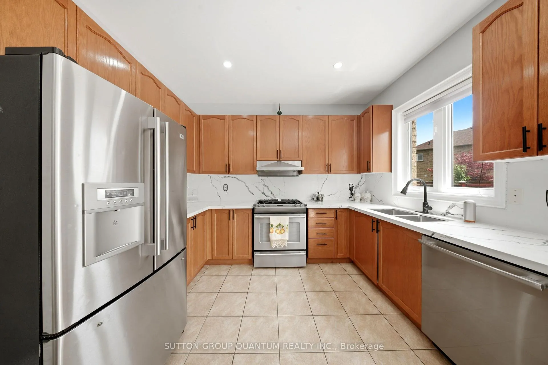 Photo 14 of 35 Devonsleigh Drive, Brampton, Fletcher's Meadow — HOMEH