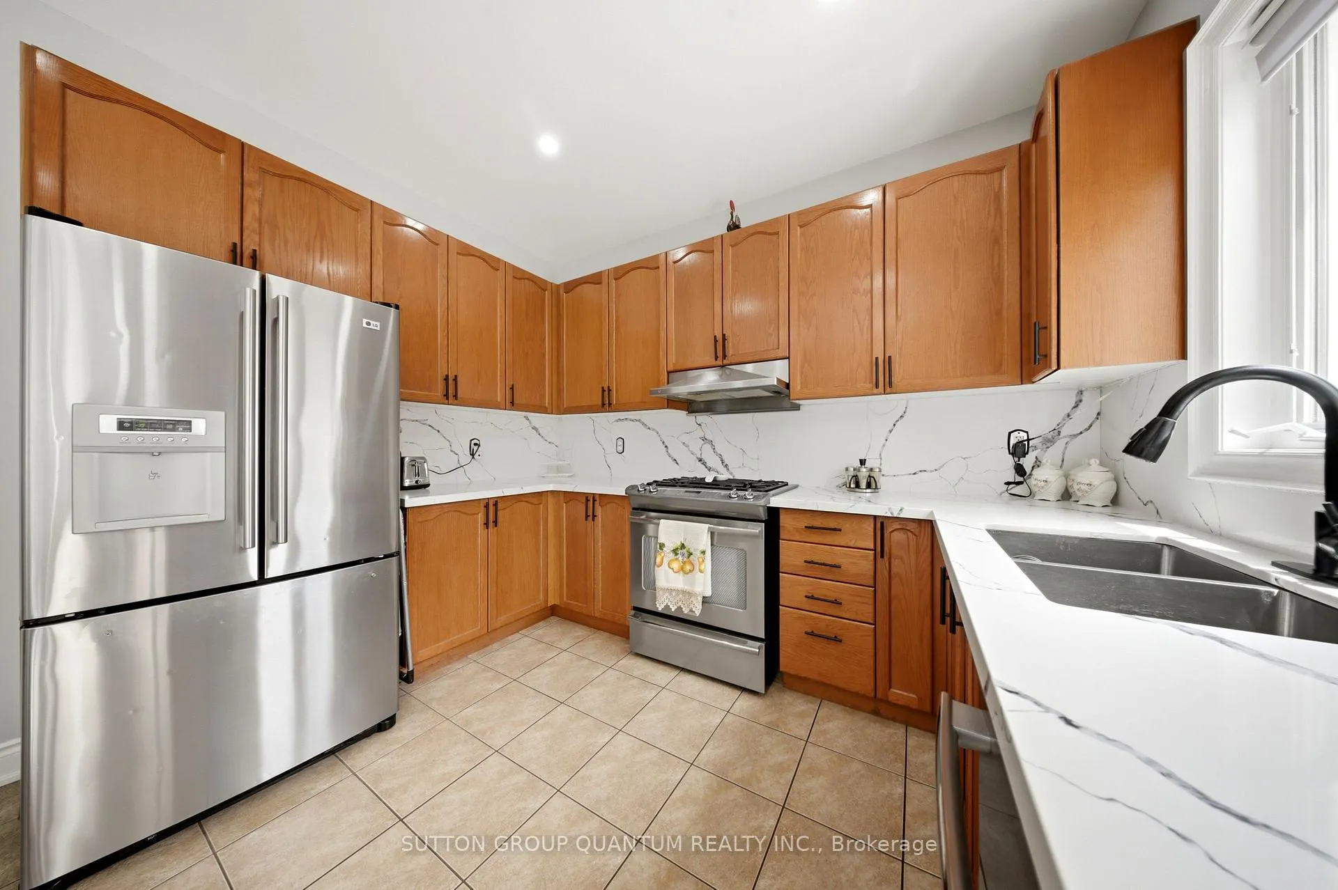 Photo 16 of 35 Devonsleigh Drive, Brampton, Fletcher's Meadow — HOMEH