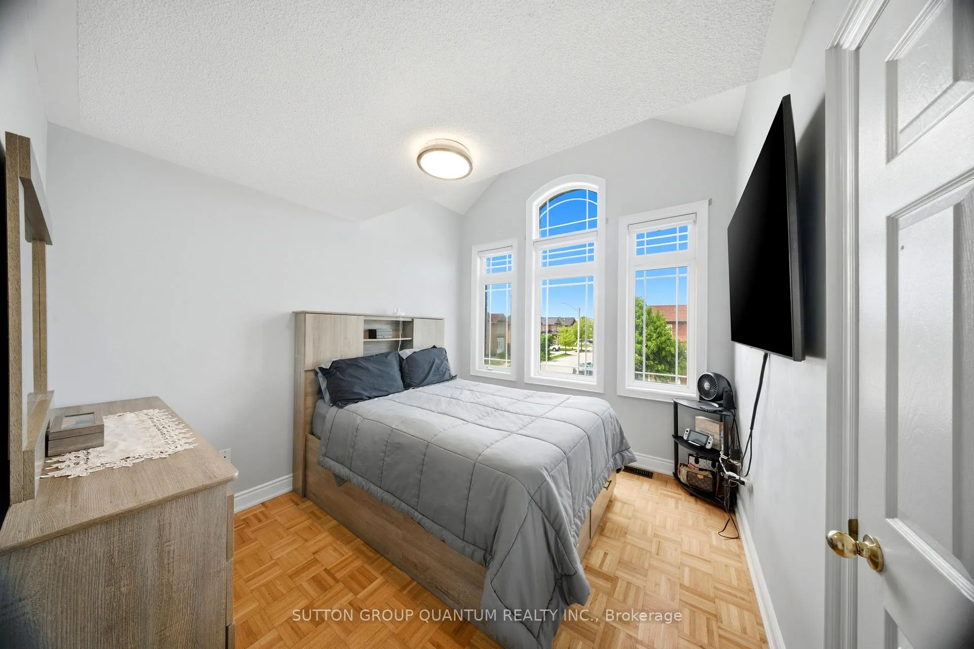 Photo 22 of 35 Devonsleigh Drive, Brampton, Fletcher's Meadow — HOMEH