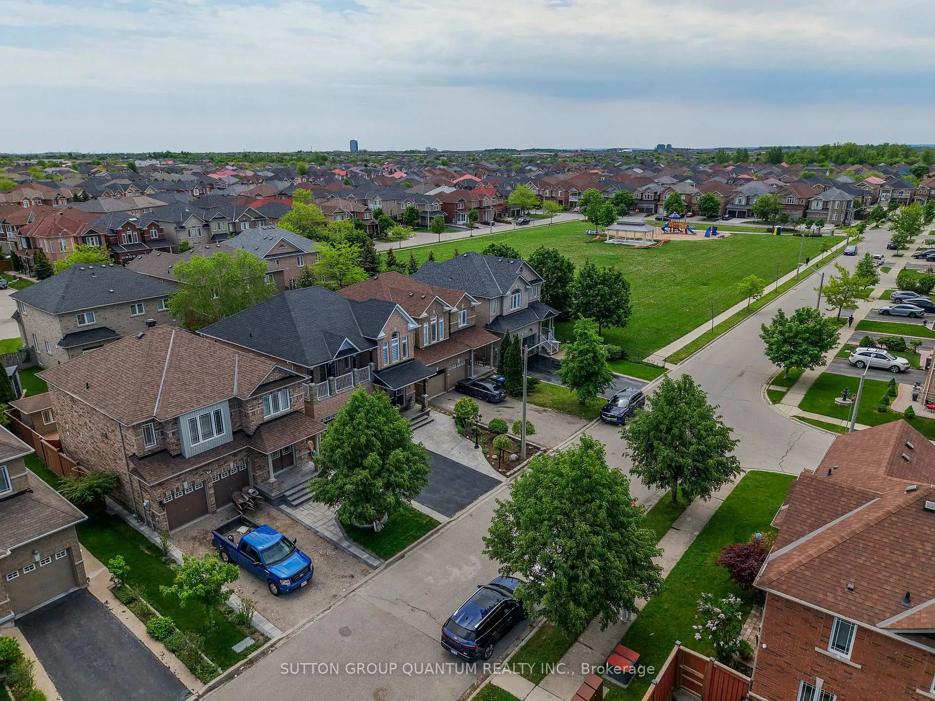 Photo 38 of 35 Devonsleigh Drive, Brampton, Fletcher's Meadow — HOMEH