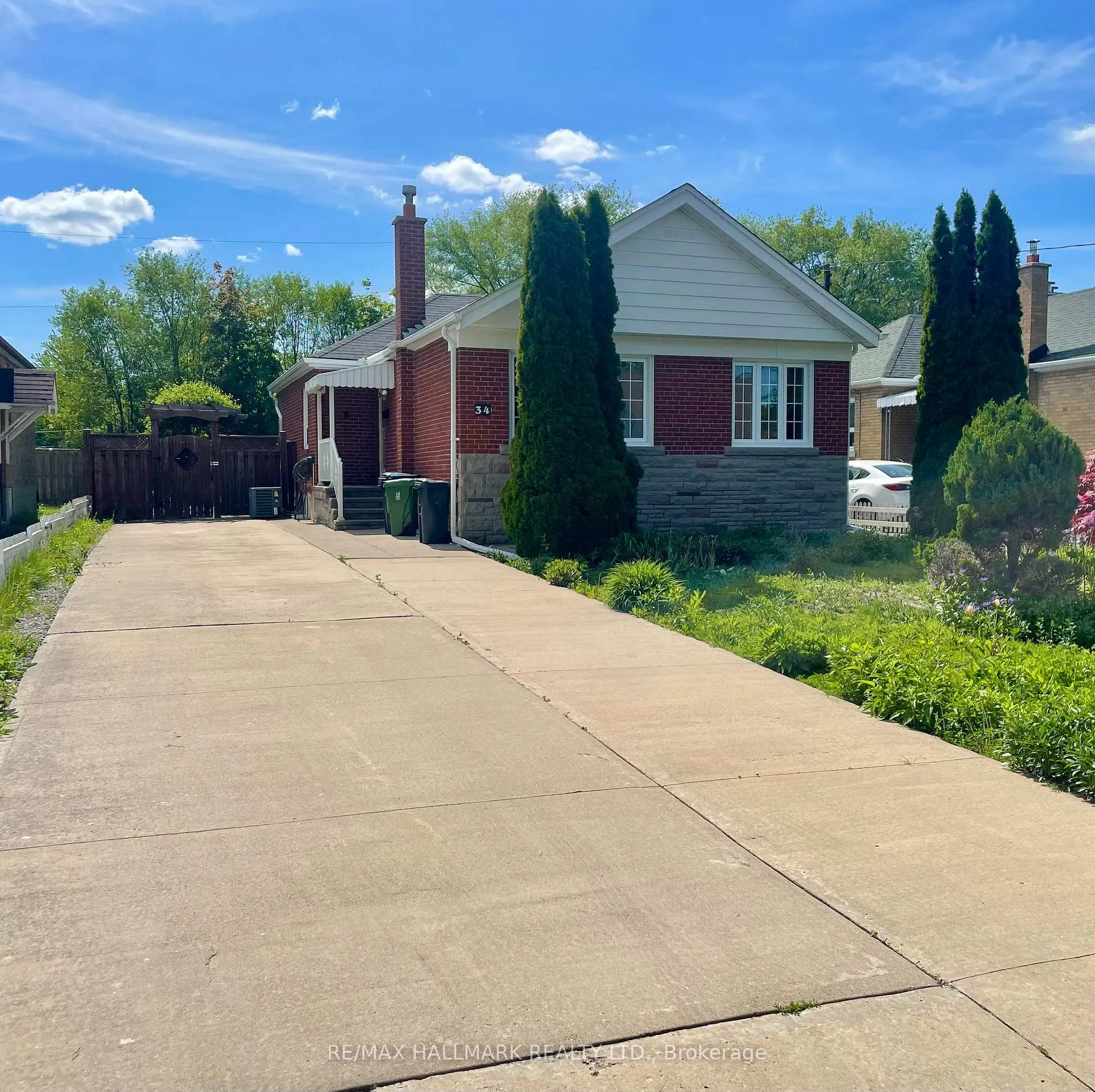 Photo 1 of 34 Greylawn Crescent, Scarborough, Wexford-Maryvale — HOMEH