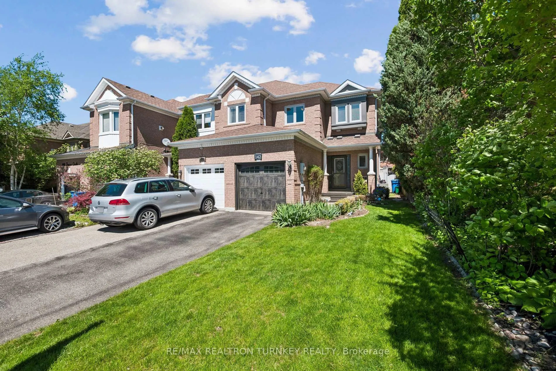 Photo 2 of 142 Denise Circle, Newmarket, Summerhill Estates — HOMEH