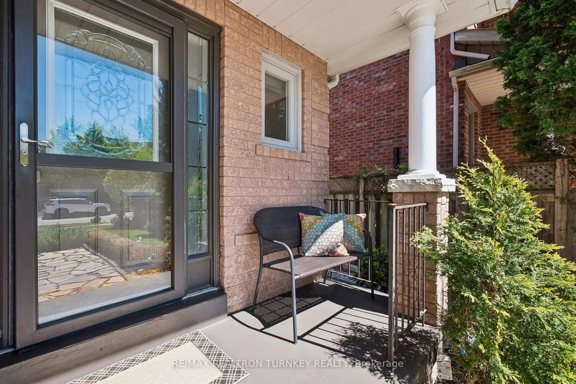 Photo 5 of 142 Denise Circle, Newmarket, Summerhill Estates — HOMEH