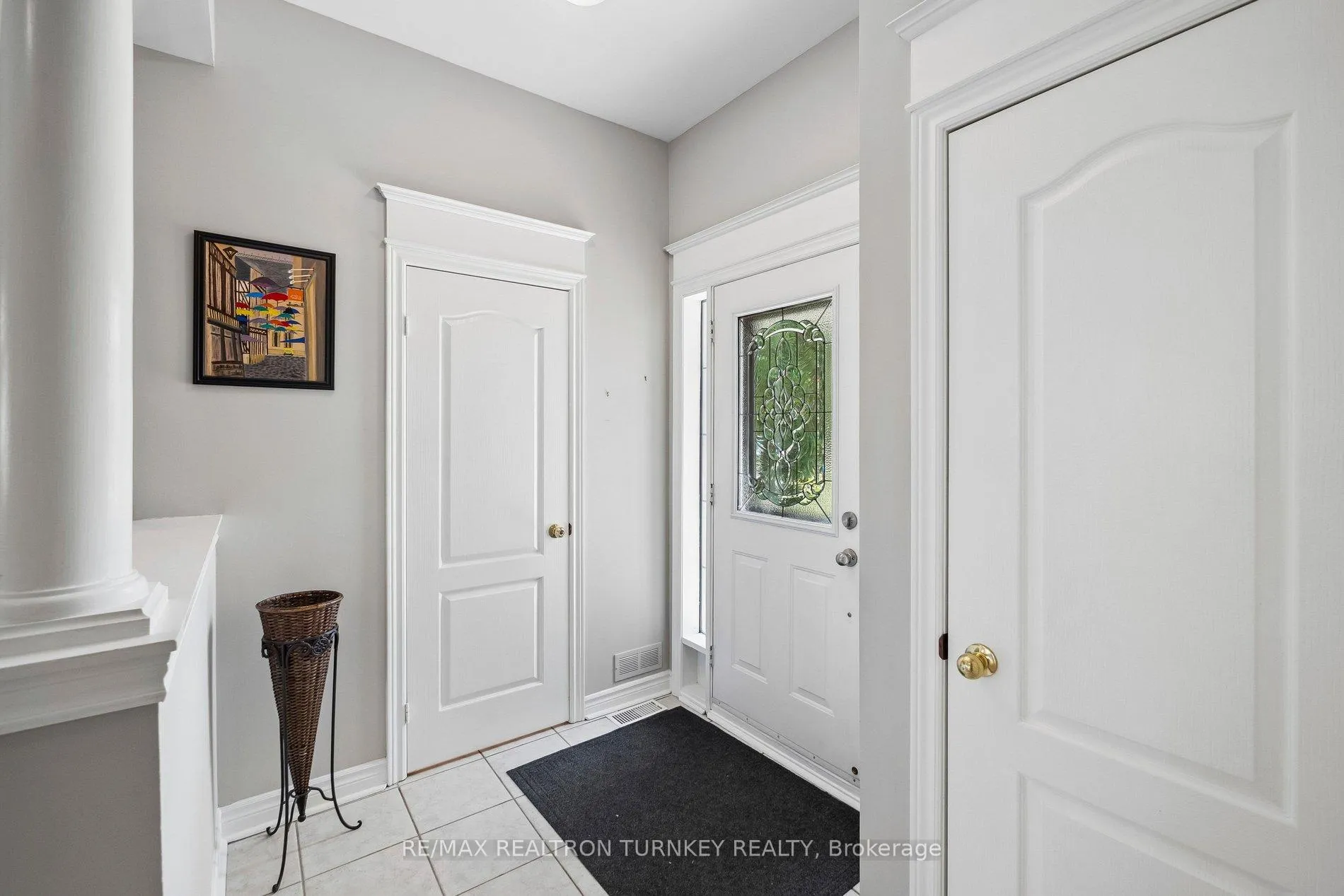 Photo 7 of 142 Denise Circle, Newmarket, Summerhill Estates — HOMEH