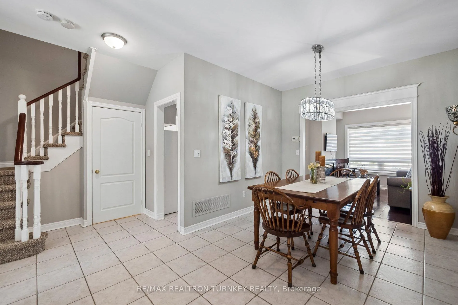 Photo 9 of 142 Denise Circle, Newmarket, Summerhill Estates — HOMEH