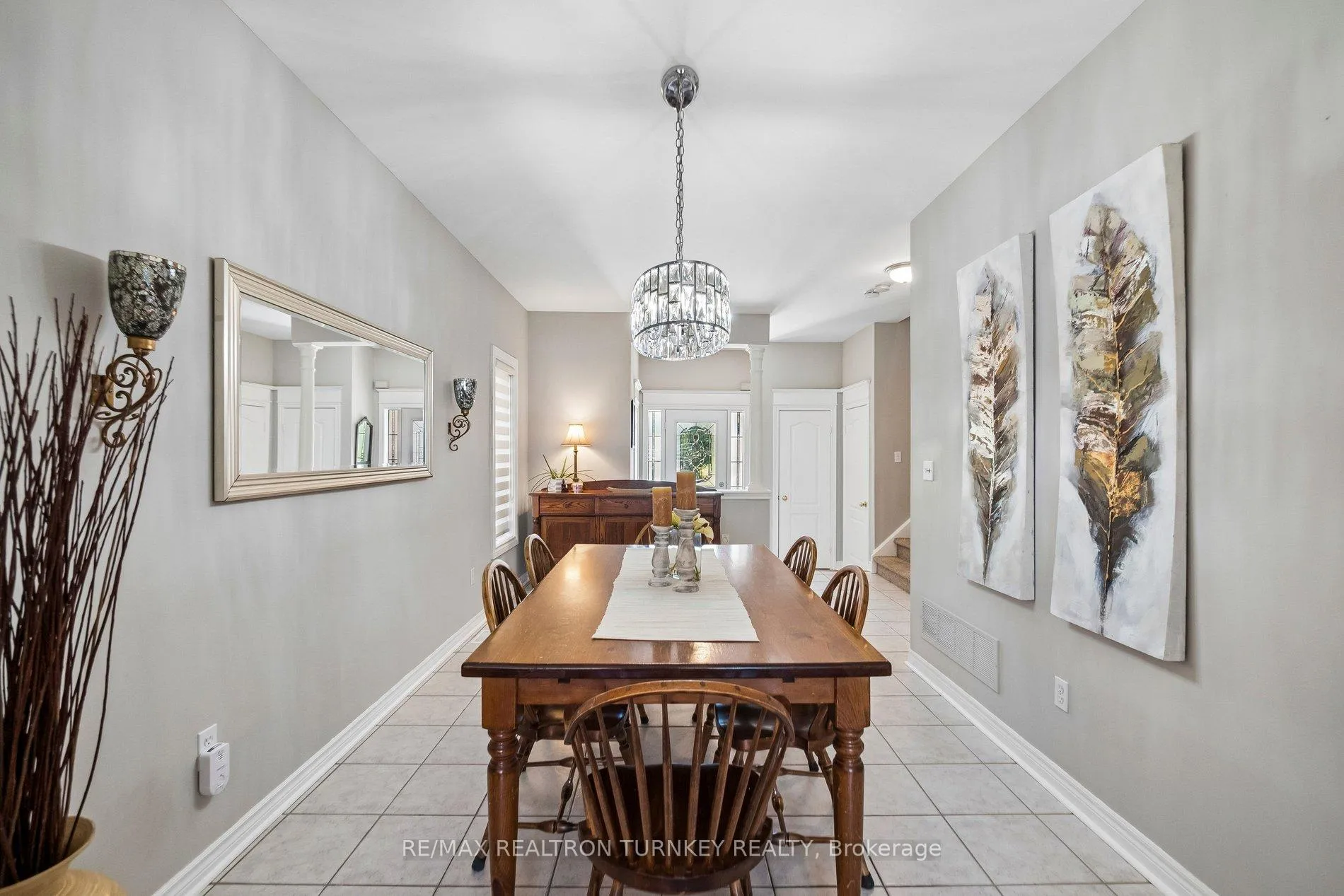 Photo 10 of 142 Denise Circle, Newmarket, Summerhill Estates — HOMEH