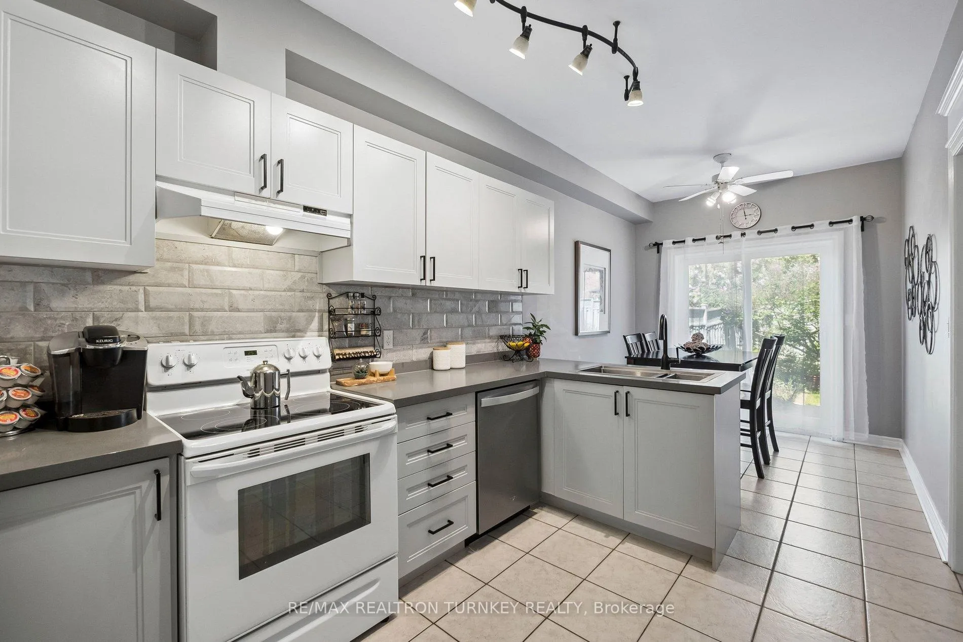 Photo 17 of 142 Denise Circle, Newmarket, Summerhill Estates — HOMEH