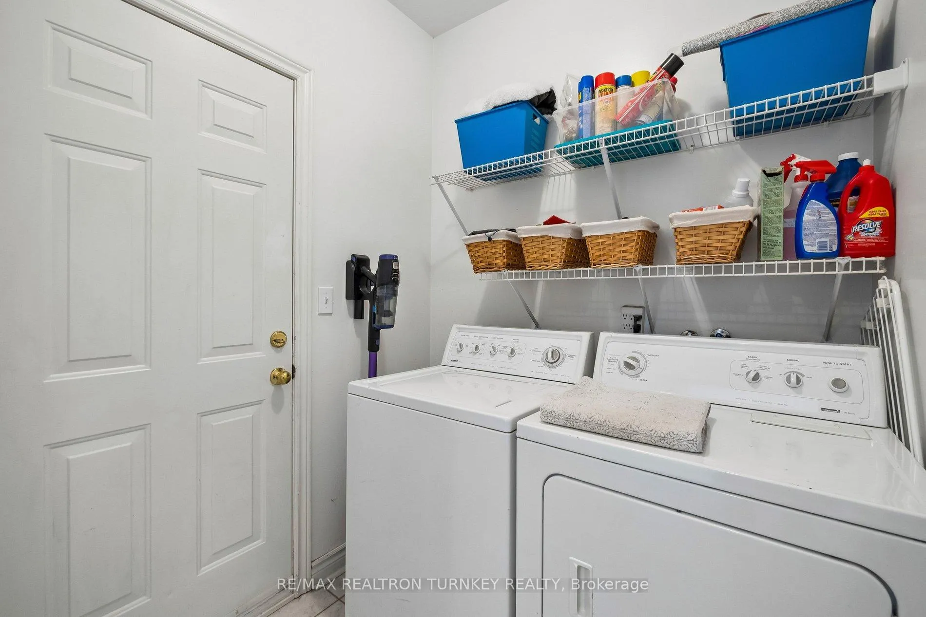 Photo 24 of 142 Denise Circle, Newmarket, Summerhill Estates — HOMEH