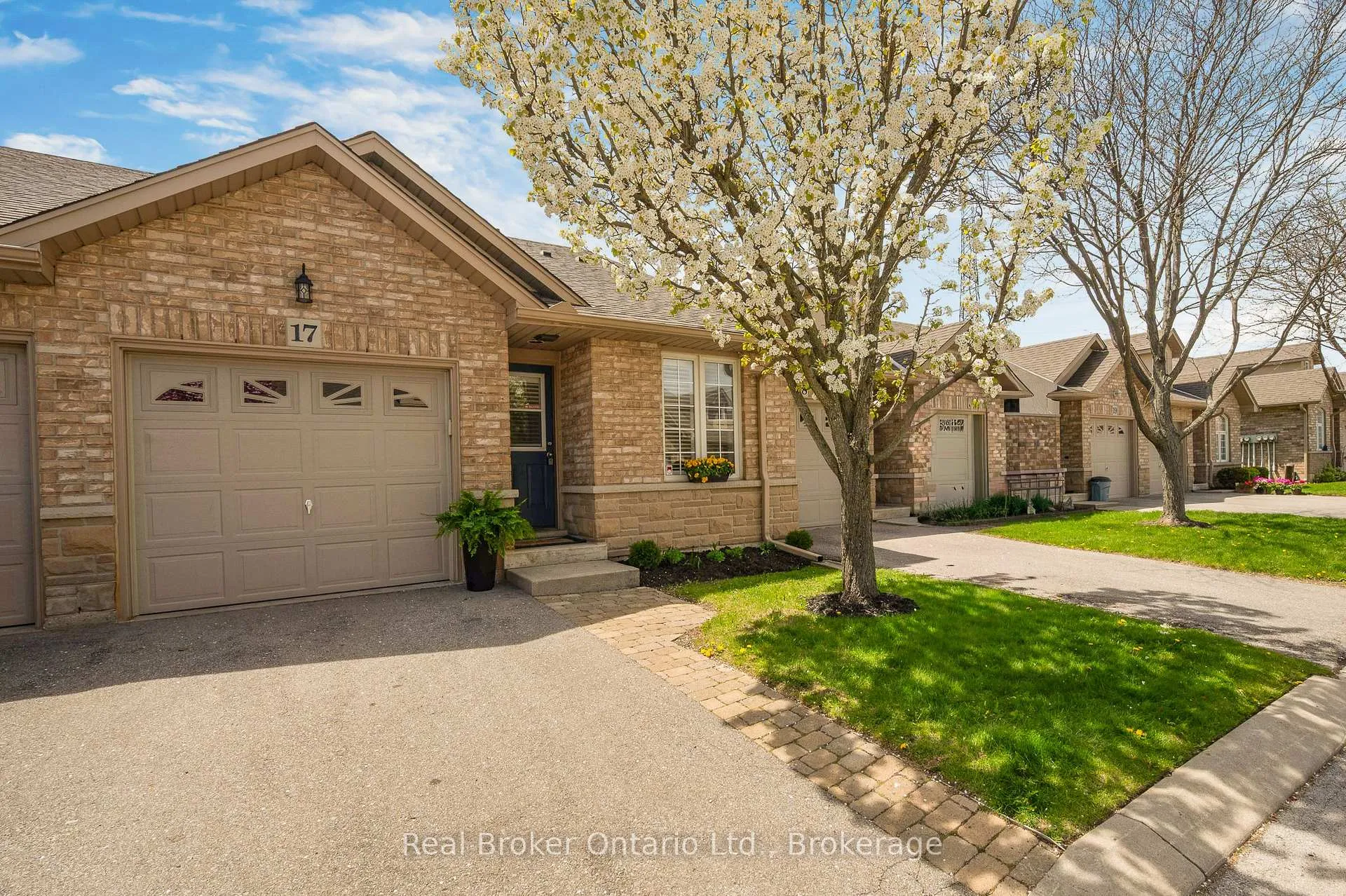Photo 4 of Unit 17, 751 Rymal Road W, Hamilton, Carpenter — HOMEH