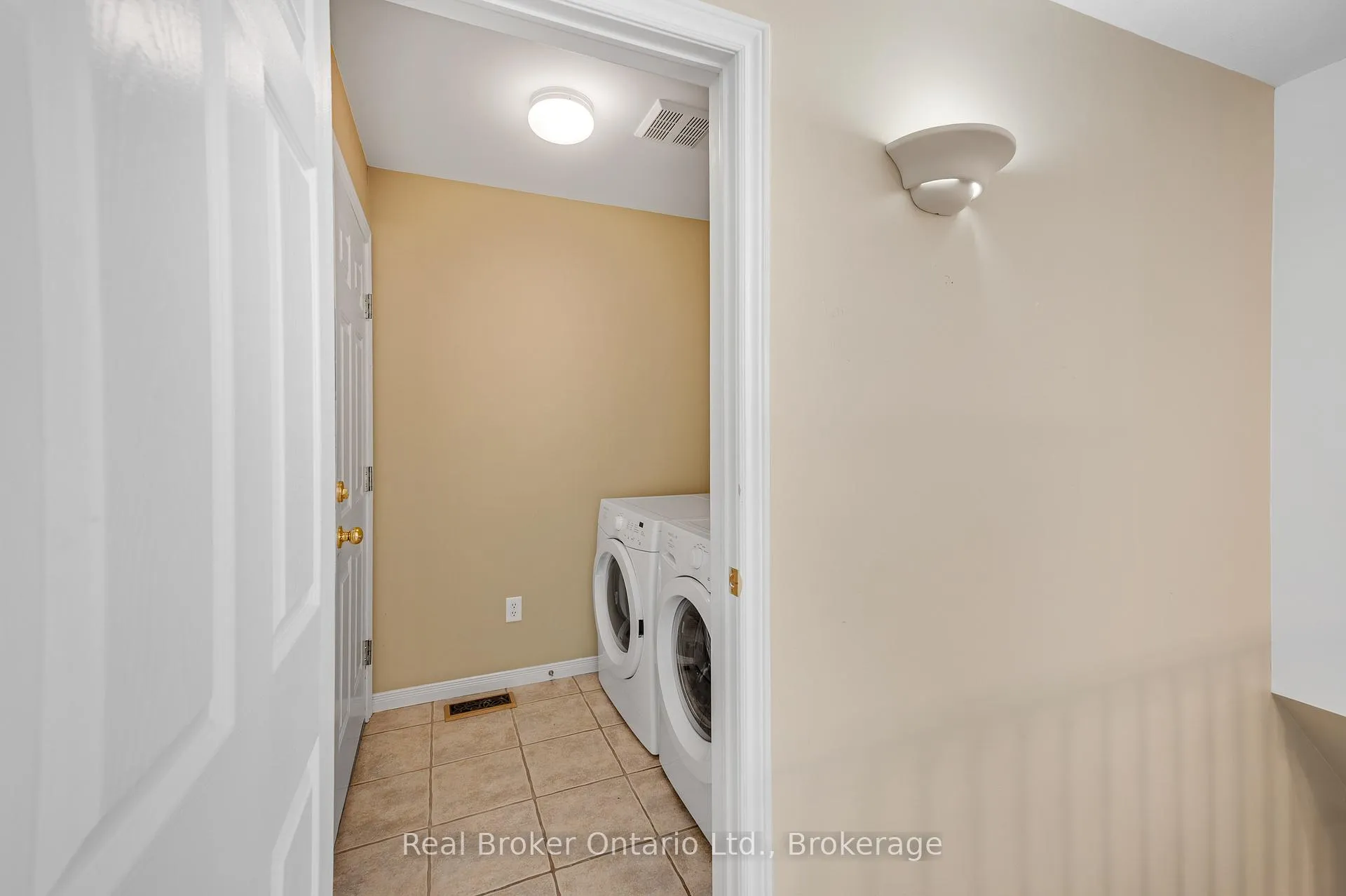 Photo 17 of Unit 17, 751 Rymal Road W, Hamilton, Carpenter — HOMEH