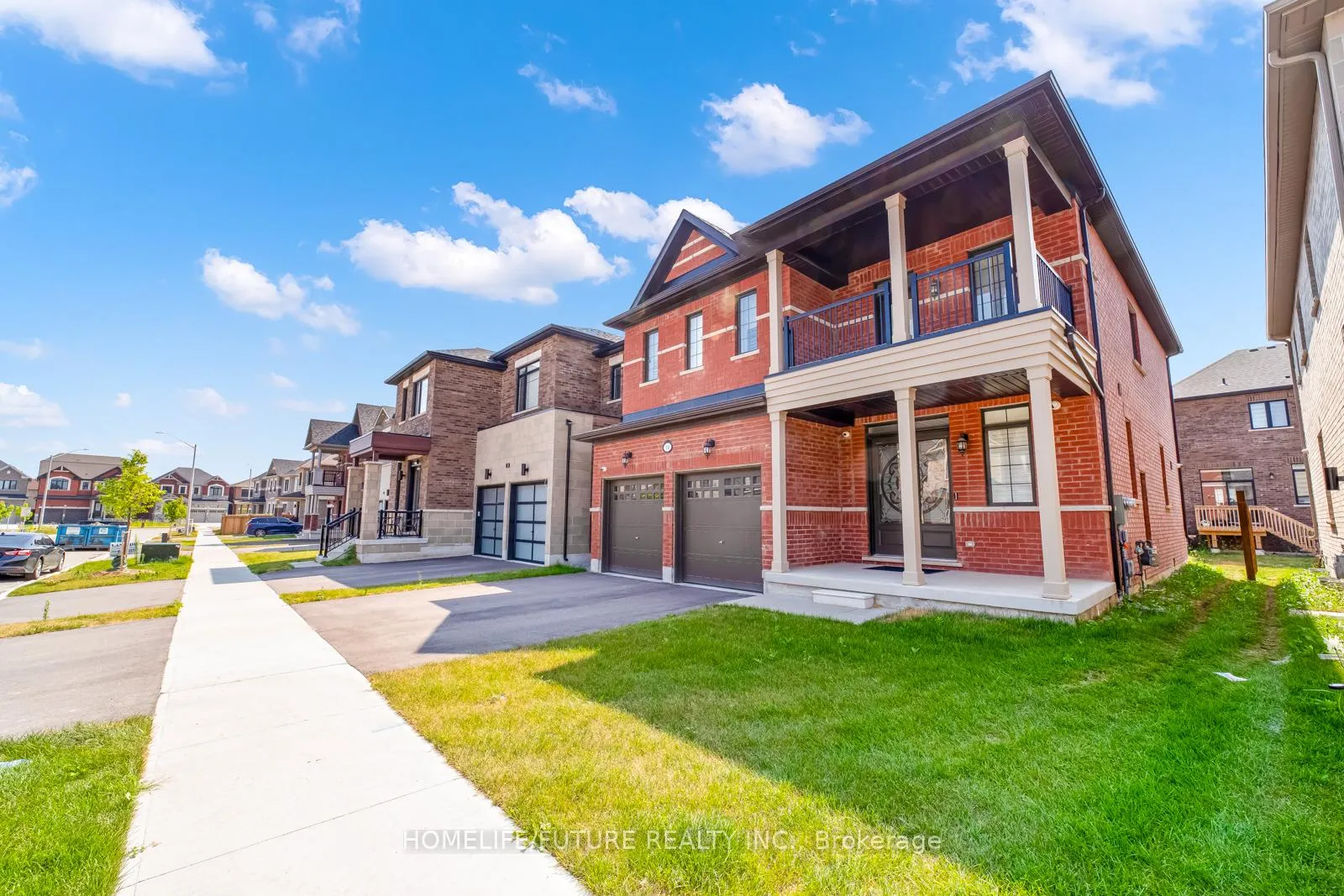 Photo 2 of 14 Nigh Drive, Markham, Middlefield — HOMEH