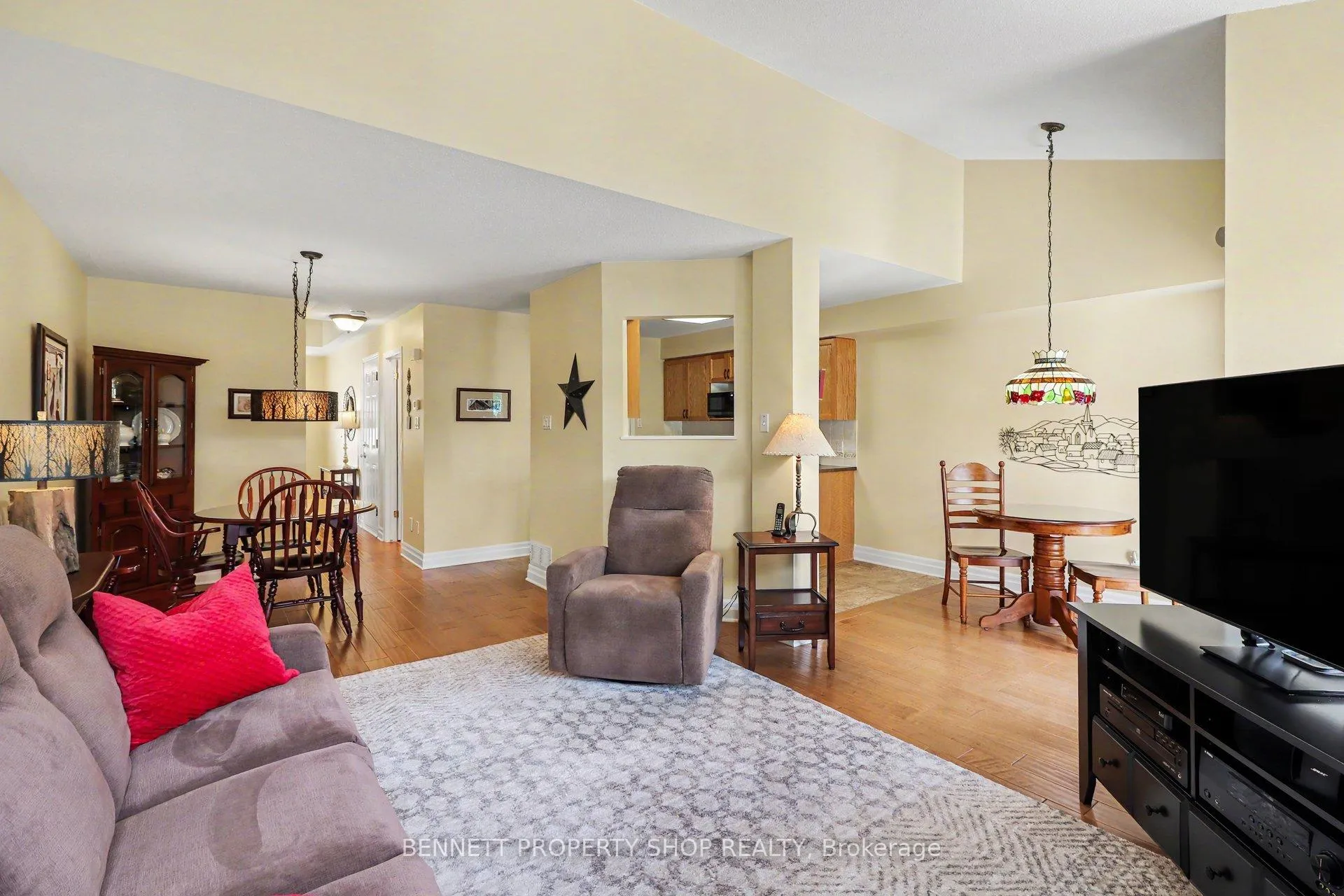 Photo 5 of 909 Goose River Avenue, Ottawa, Riverside South/Gloucester Glen — HOMEH