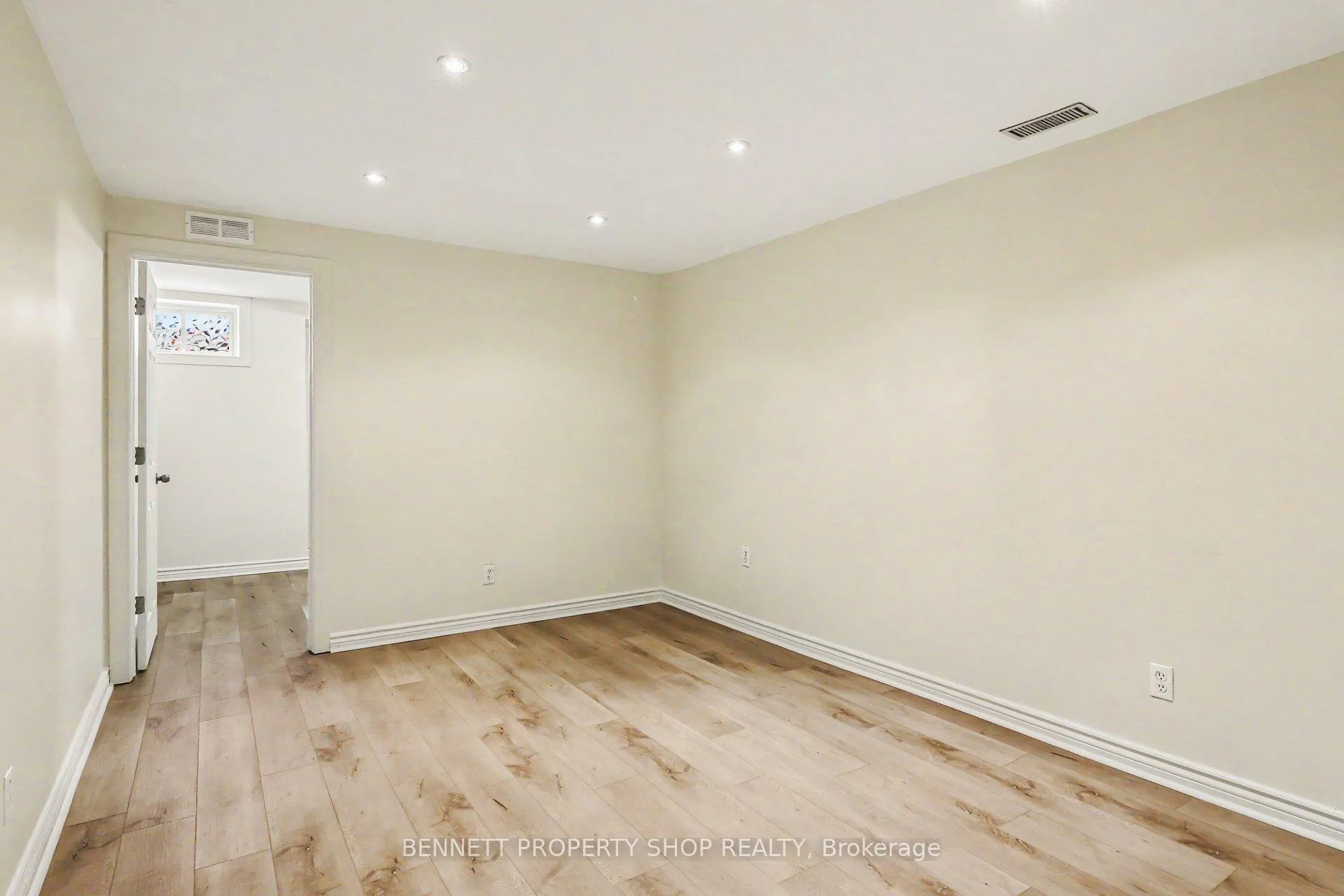 Photo 20 of 909 Goose River Avenue, Ottawa, Riverside South/Gloucester Glen — HOMEH
