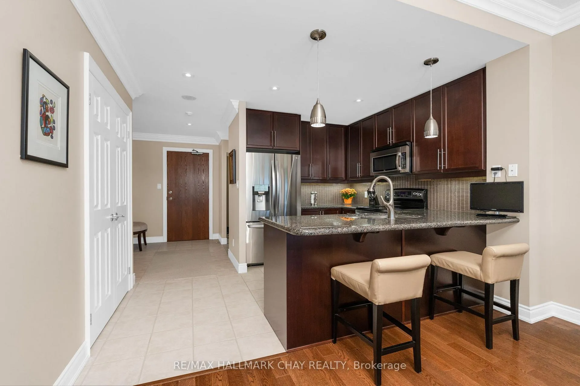 Photo 10 of Unit 410, 37 Ellen Street, Barrie, City Centre — HOMEH