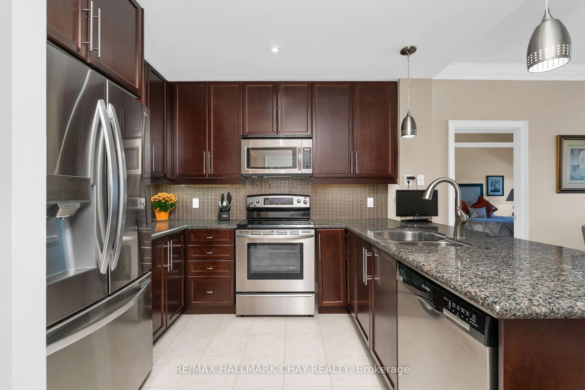 Photo 11 of Unit 410, 37 Ellen Street, Barrie, City Centre — HOMEH