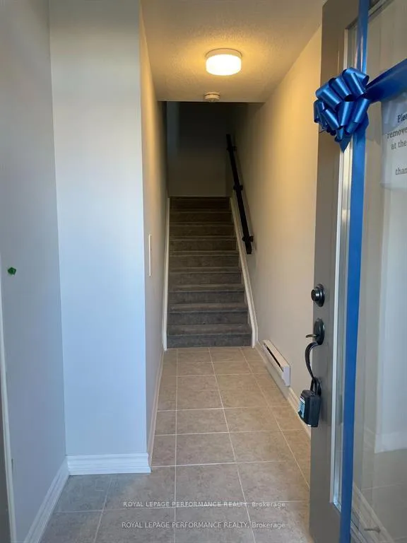 Photo 2 of 704 Kizis Private, Ottawa, CFB Rockcliffe and Area — HOMEH