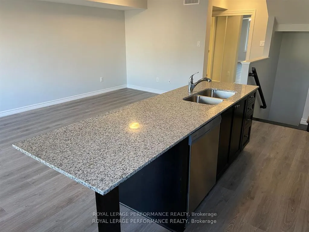 Photo 5 of 704 Kizis Private, Ottawa, CFB Rockcliffe and Area — HOMEH