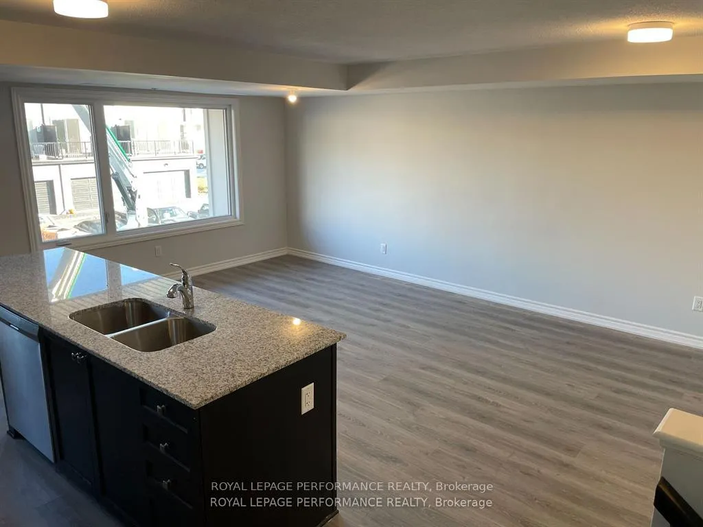 Photo 7 of 704 Kizis Private, Ottawa, CFB Rockcliffe and Area — HOMEH