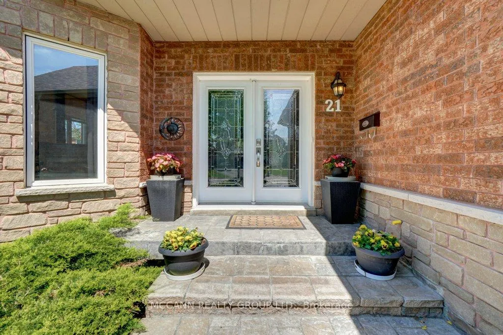 Photo 3 of 21 Fourth Avenue N, Uxbridge — HOMEH