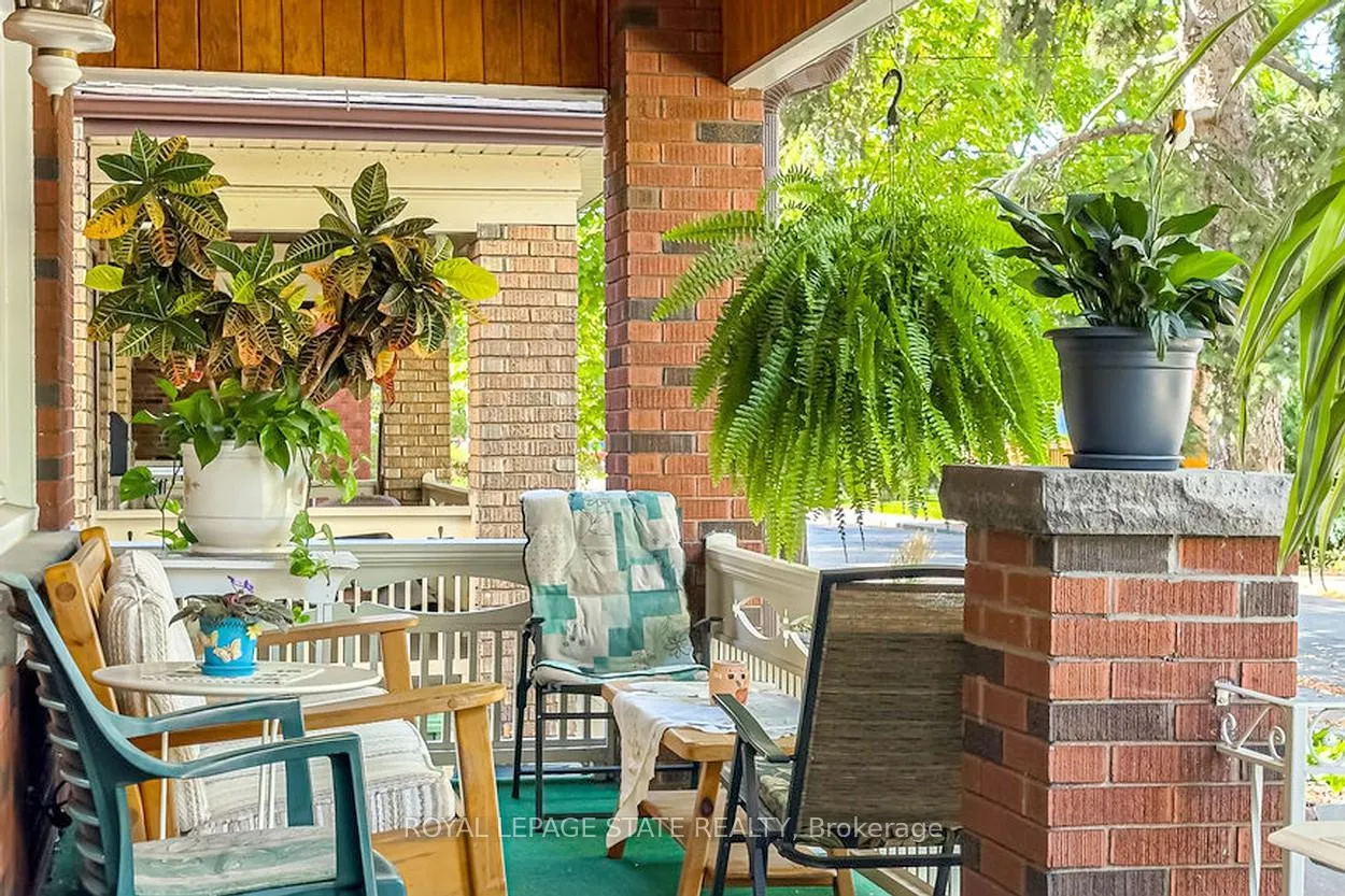 Photo 3 of 73 Barclay Street, Hamilton, Westdale — HOMEH