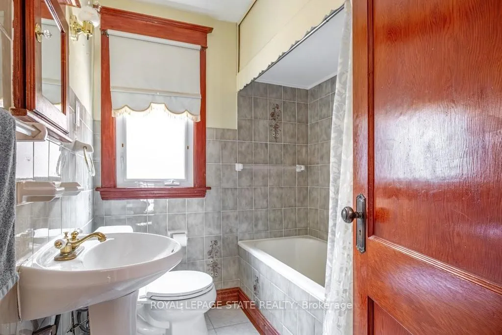 Photo 24 of 73 Barclay Street, Hamilton, Westdale — HOMEH