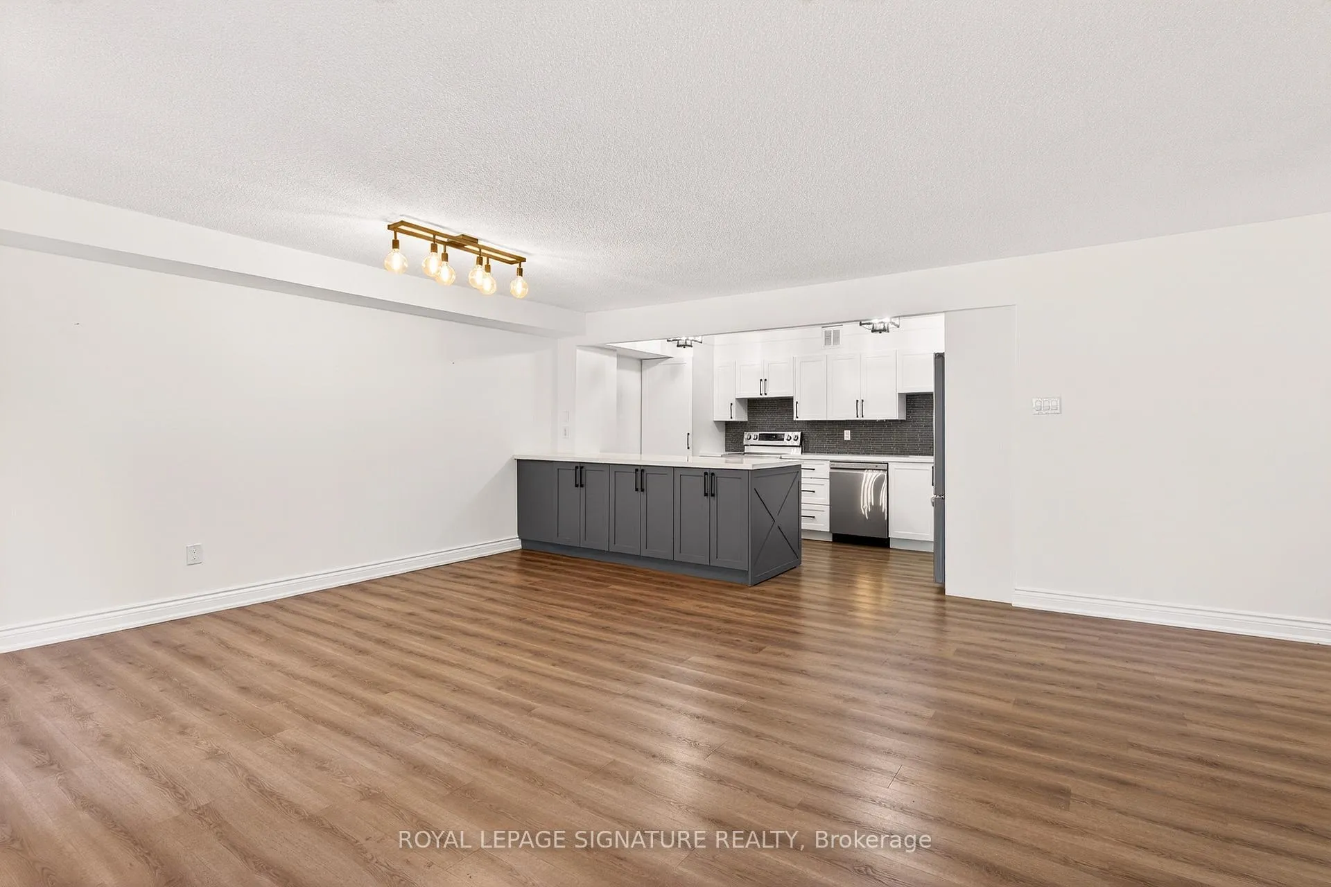 Photo 3 of Unit 309, 60 Inverlochy Boulevard, Markham, Royal Orchard — HOMEH