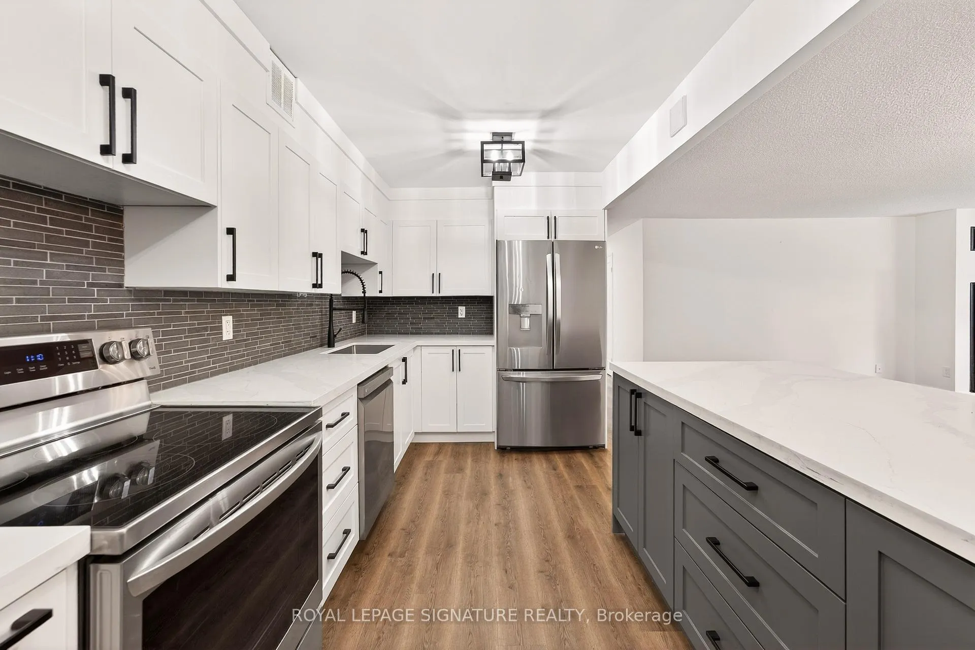Photo 6 of Unit 309, 60 Inverlochy Boulevard, Markham, Royal Orchard — HOMEH