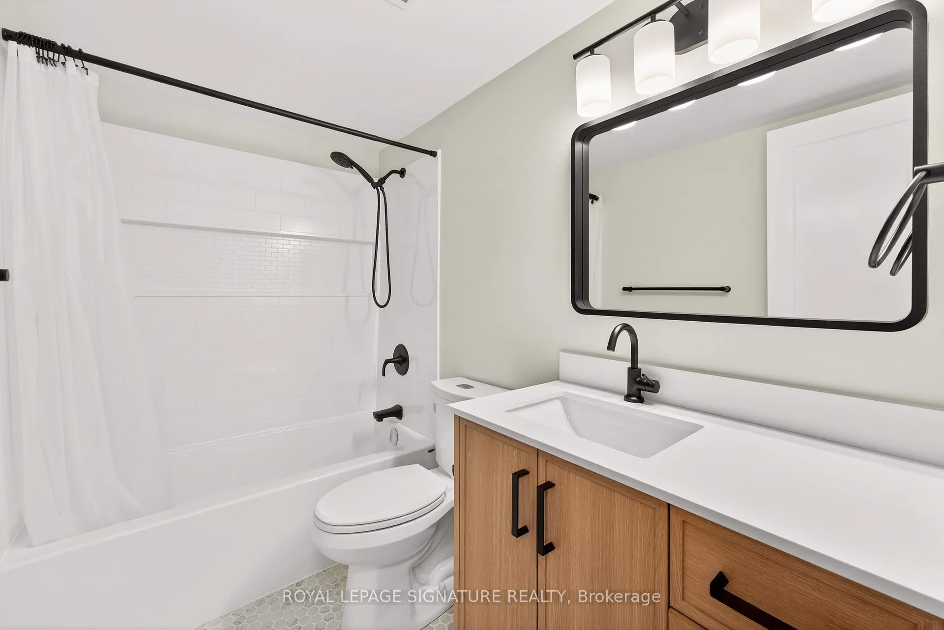Photo 12 of Unit 309, 60 Inverlochy Boulevard, Markham, Royal Orchard — HOMEH