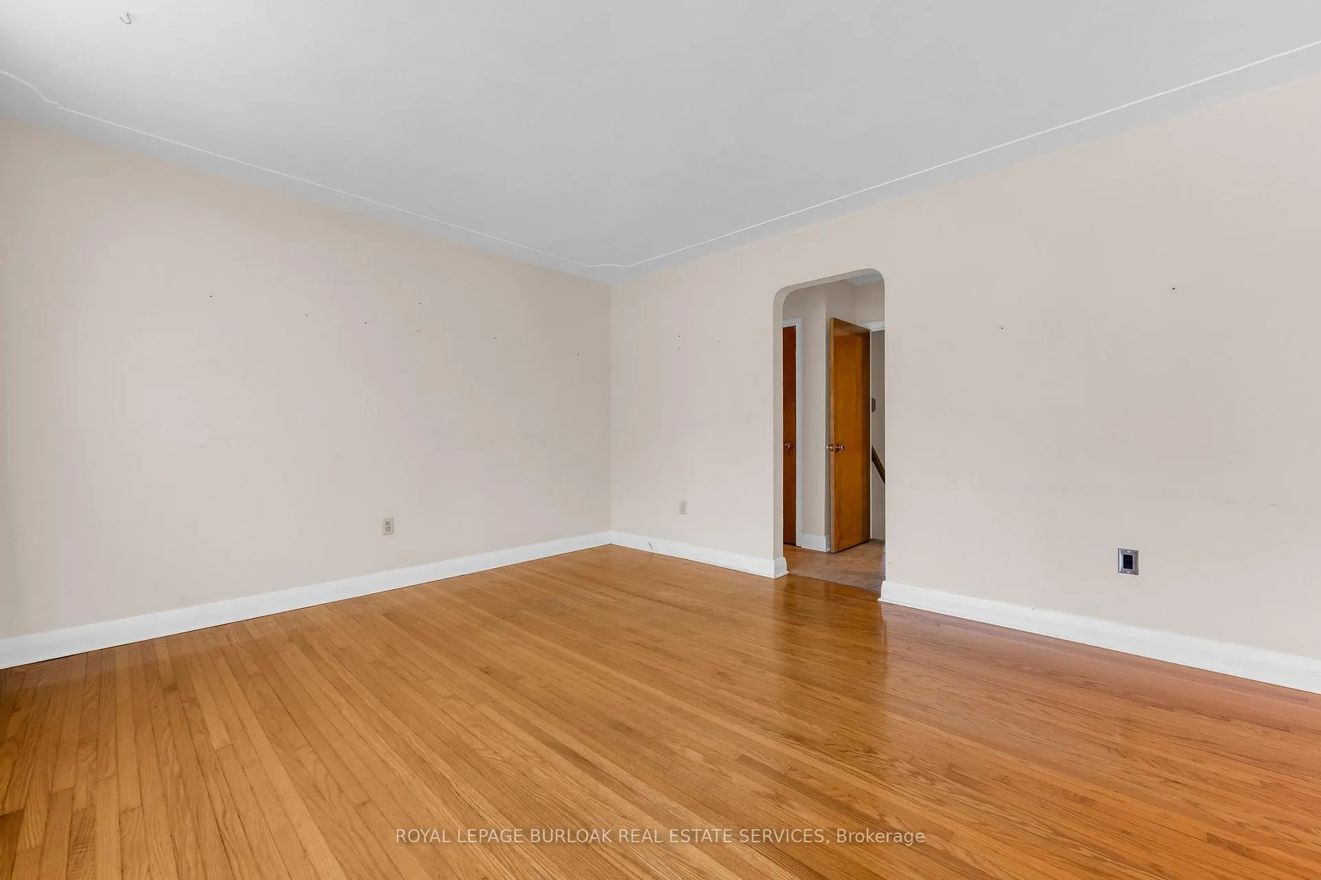 Photo 4 of 234-236 Pine Cove Road, Burlington, Roseland — HOMEH