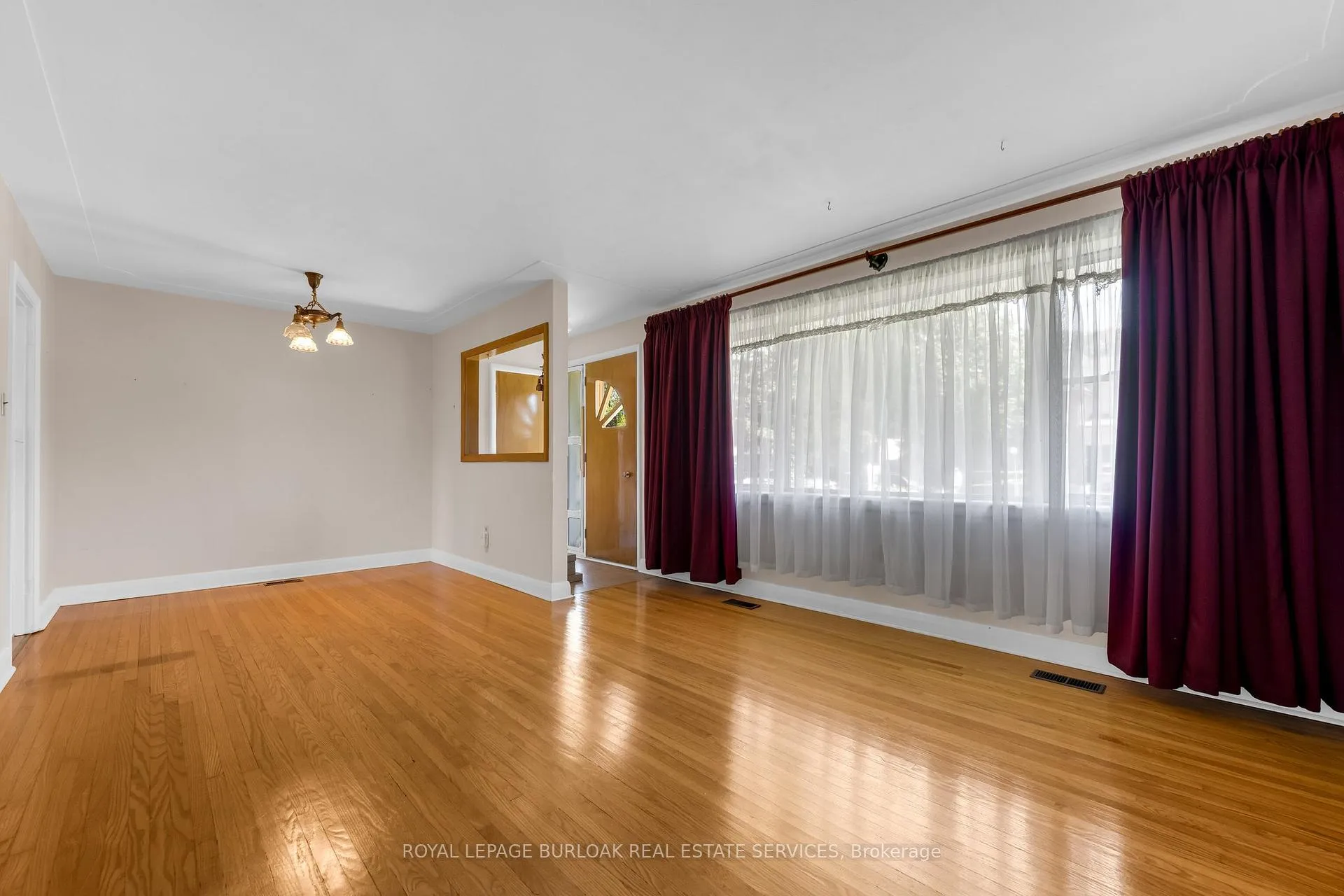 Photo 5 of 234-236 Pine Cove Road, Burlington, Roseland — HOMEH