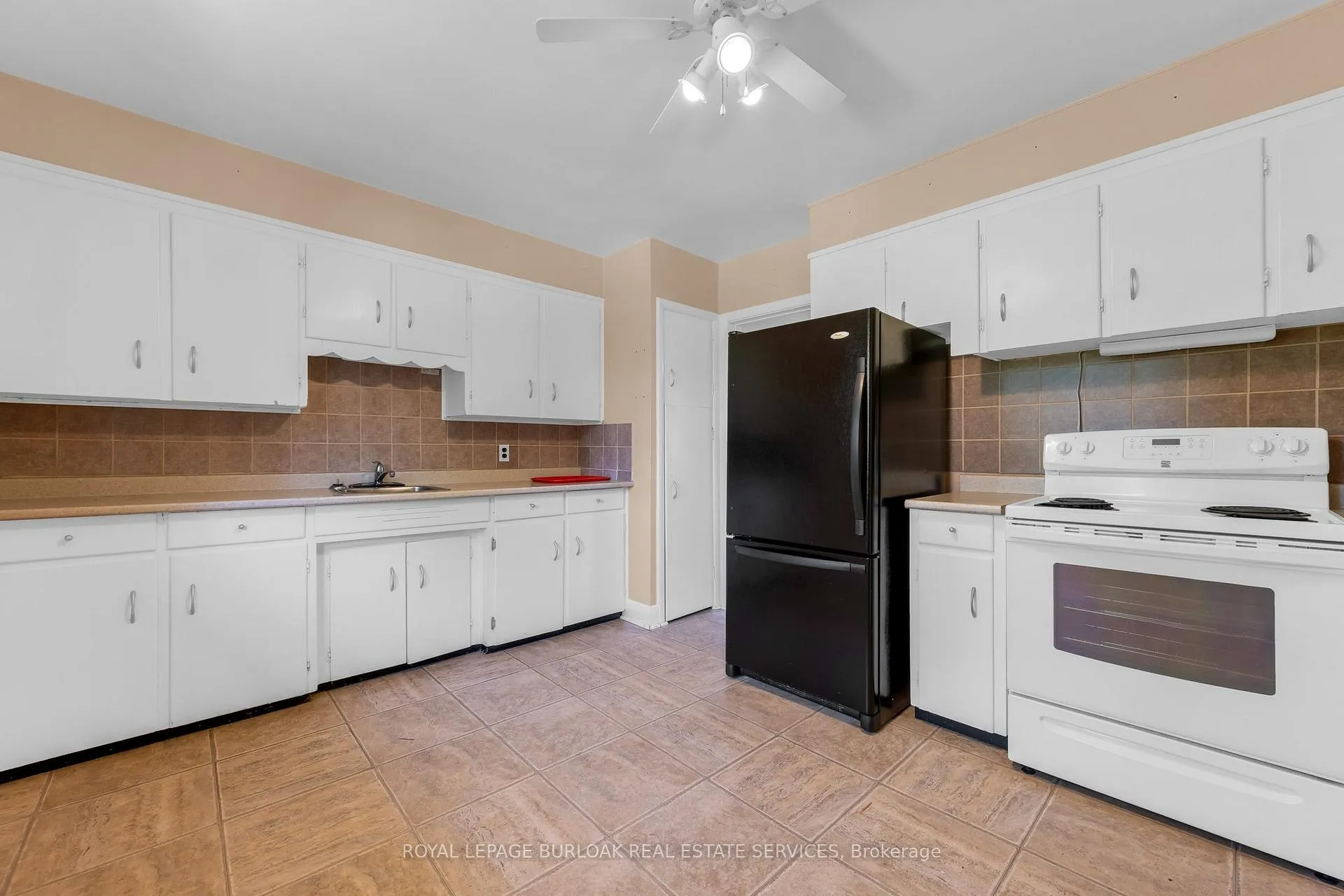 Photo 9 of 234-236 Pine Cove Road, Burlington, Roseland — HOMEH