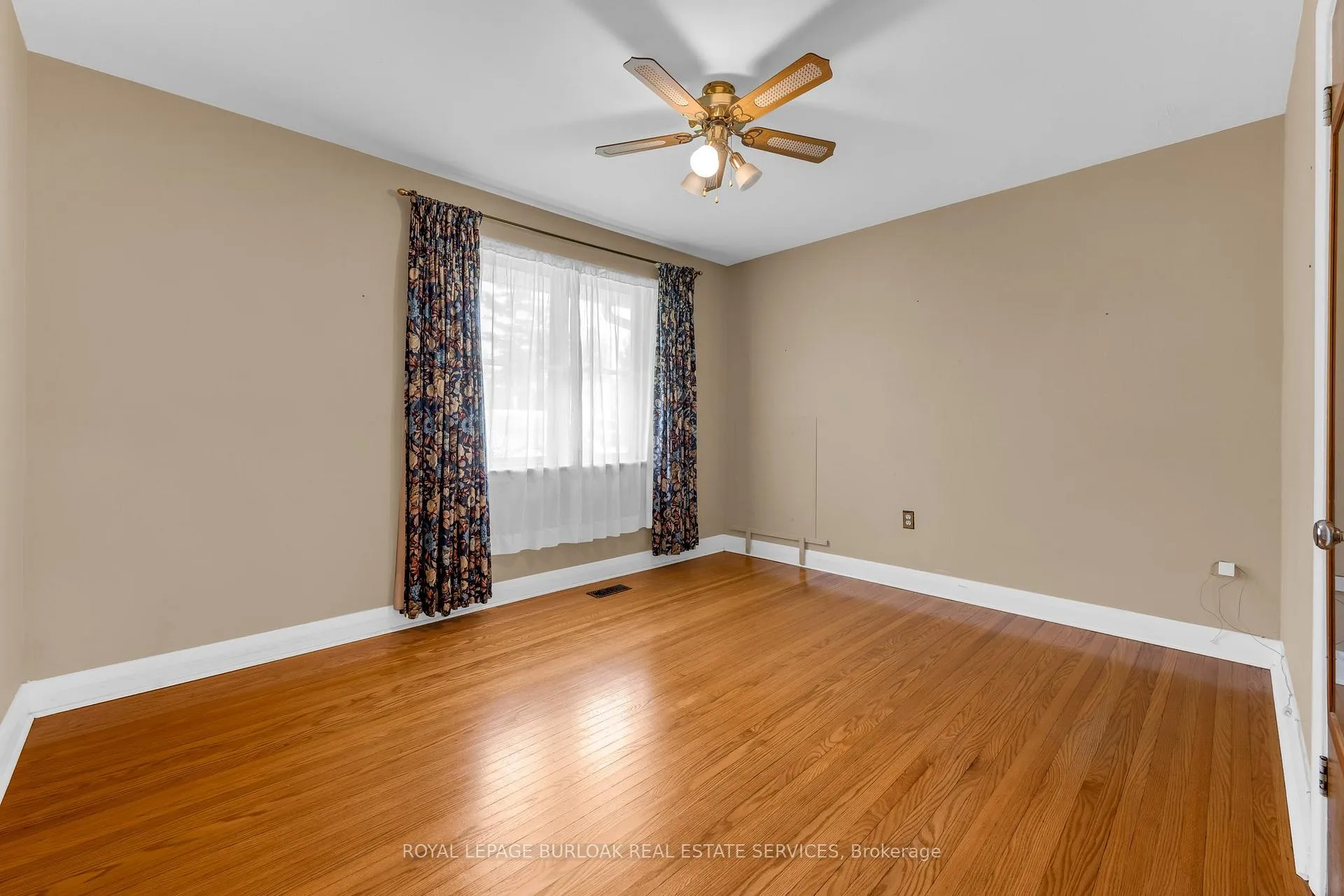 Photo 12 of 234-236 Pine Cove Road, Burlington, Roseland — HOMEH