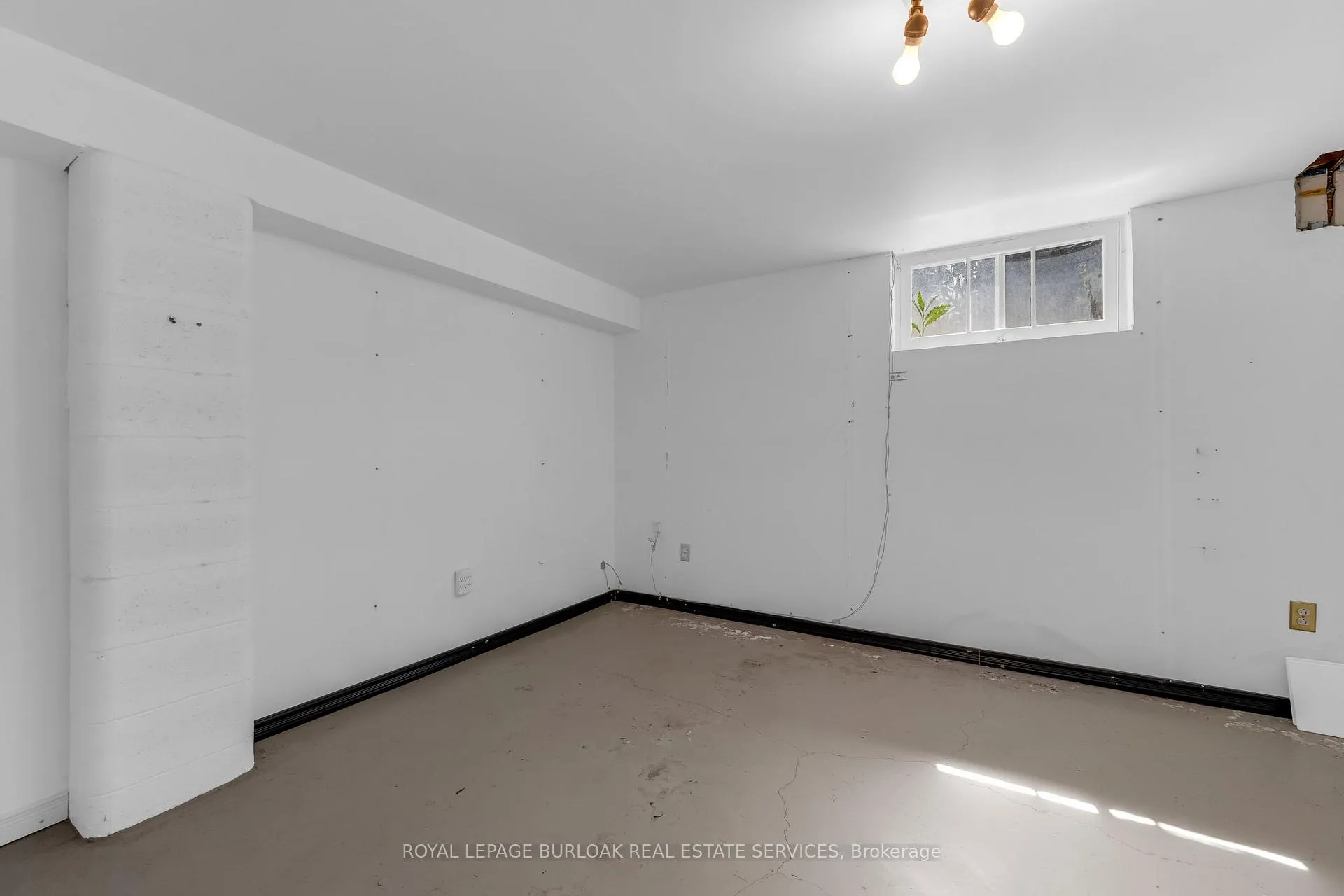 Photo 15 of 234-236 Pine Cove Road, Burlington, Roseland — HOMEH