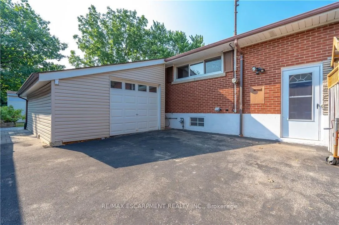 Photo 3 of Unit 1, 107 West 33rd Street, Hamilton, Westcliffe — HOMEH