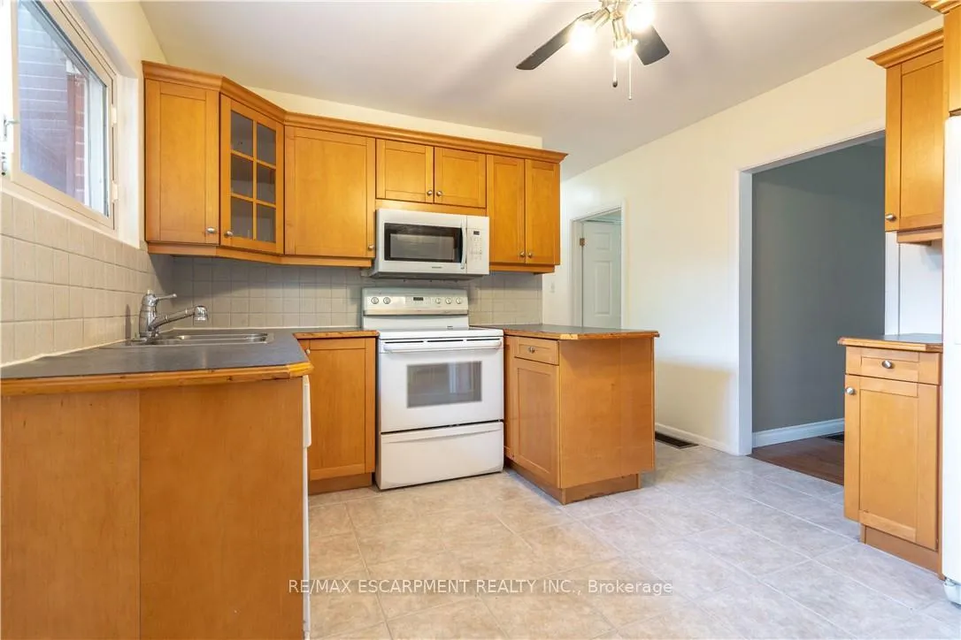 Photo 7 of Unit 1, 107 West 33rd Street, Hamilton, Westcliffe — HOMEH
