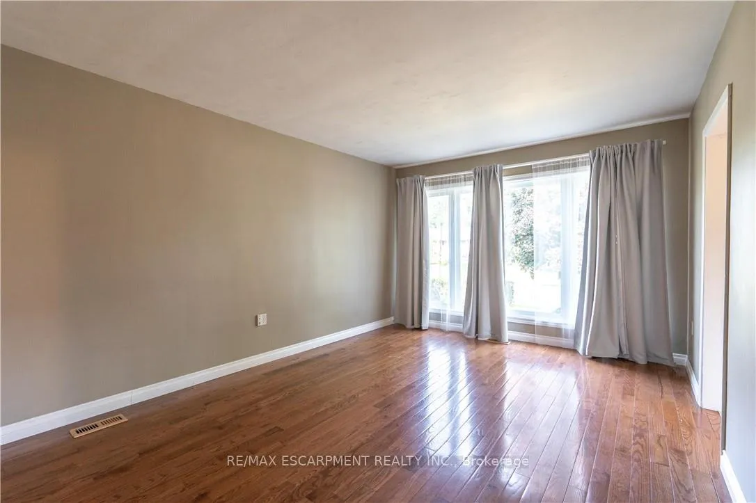 Photo 10 of Unit 1, 107 West 33rd Street, Hamilton, Westcliffe — HOMEH