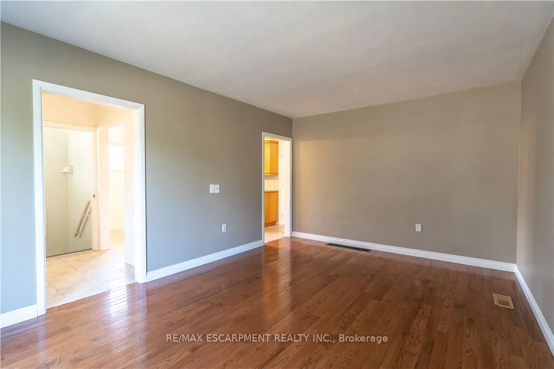 Photo 11 of Unit 1, 107 West 33rd Street, Hamilton, Westcliffe — HOMEH